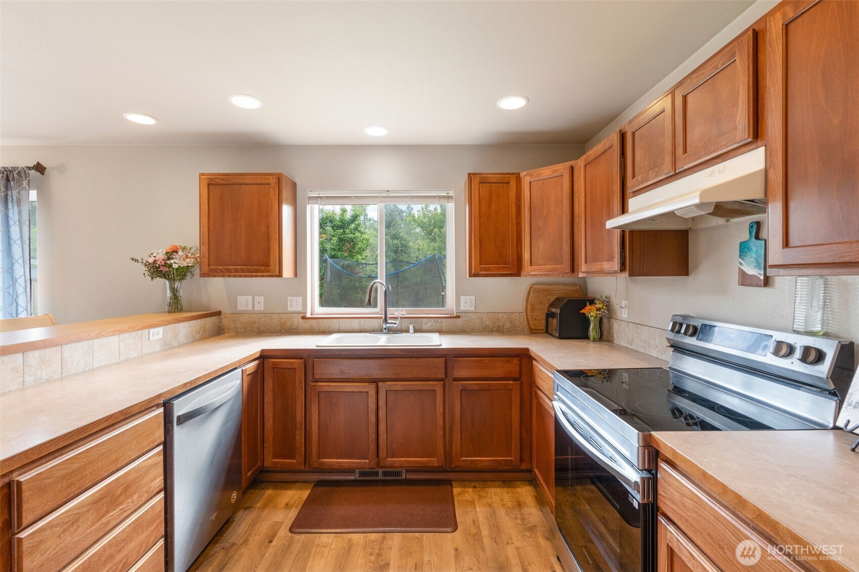 421 Stadium Loop Property Photo 6
