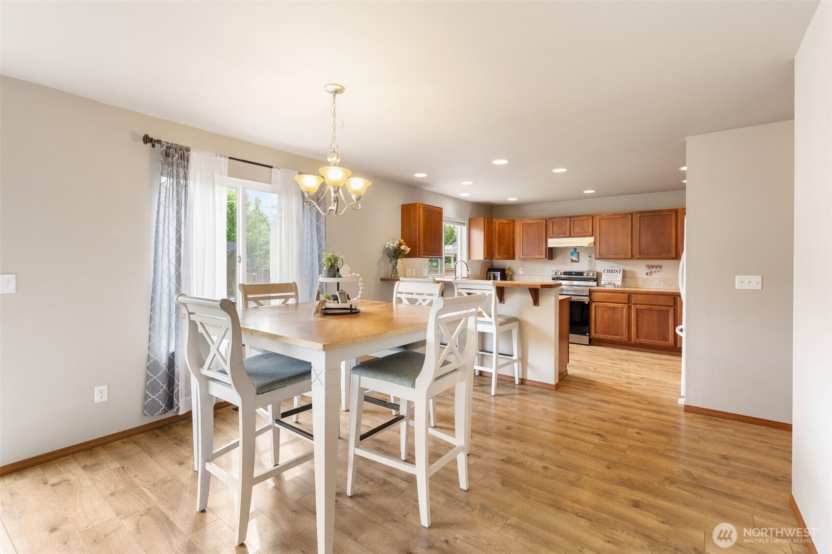 421 Stadium Loop Property Photo 9