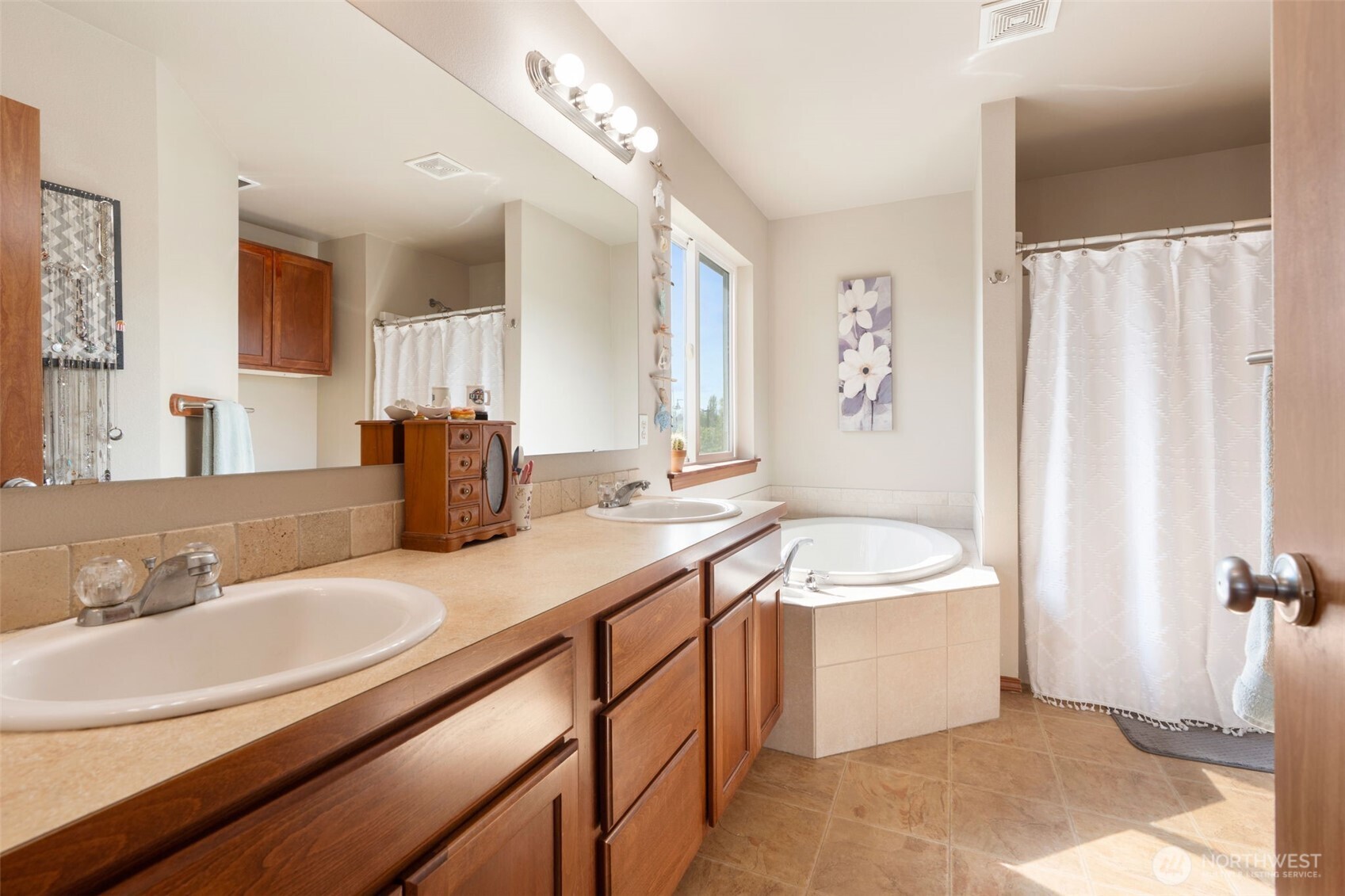421 Stadium Loop Property Photo 14