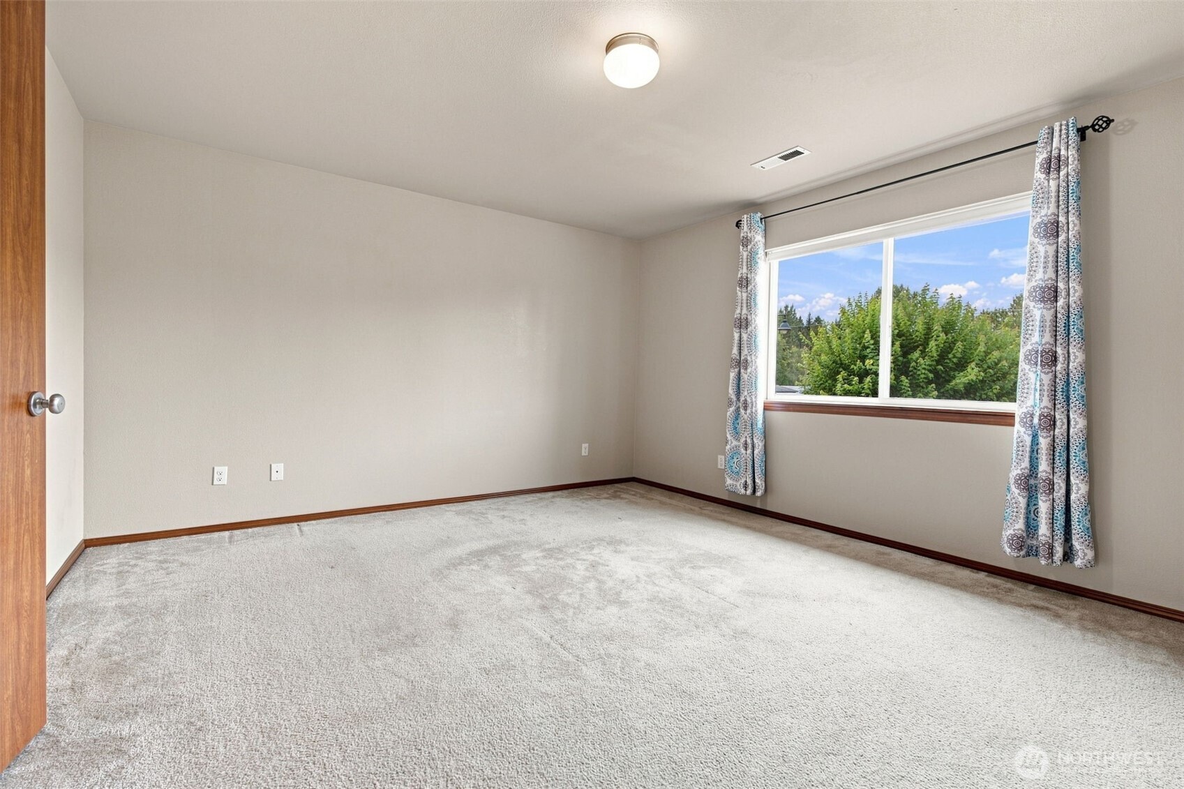 421 Stadium Loop Property Photo 17