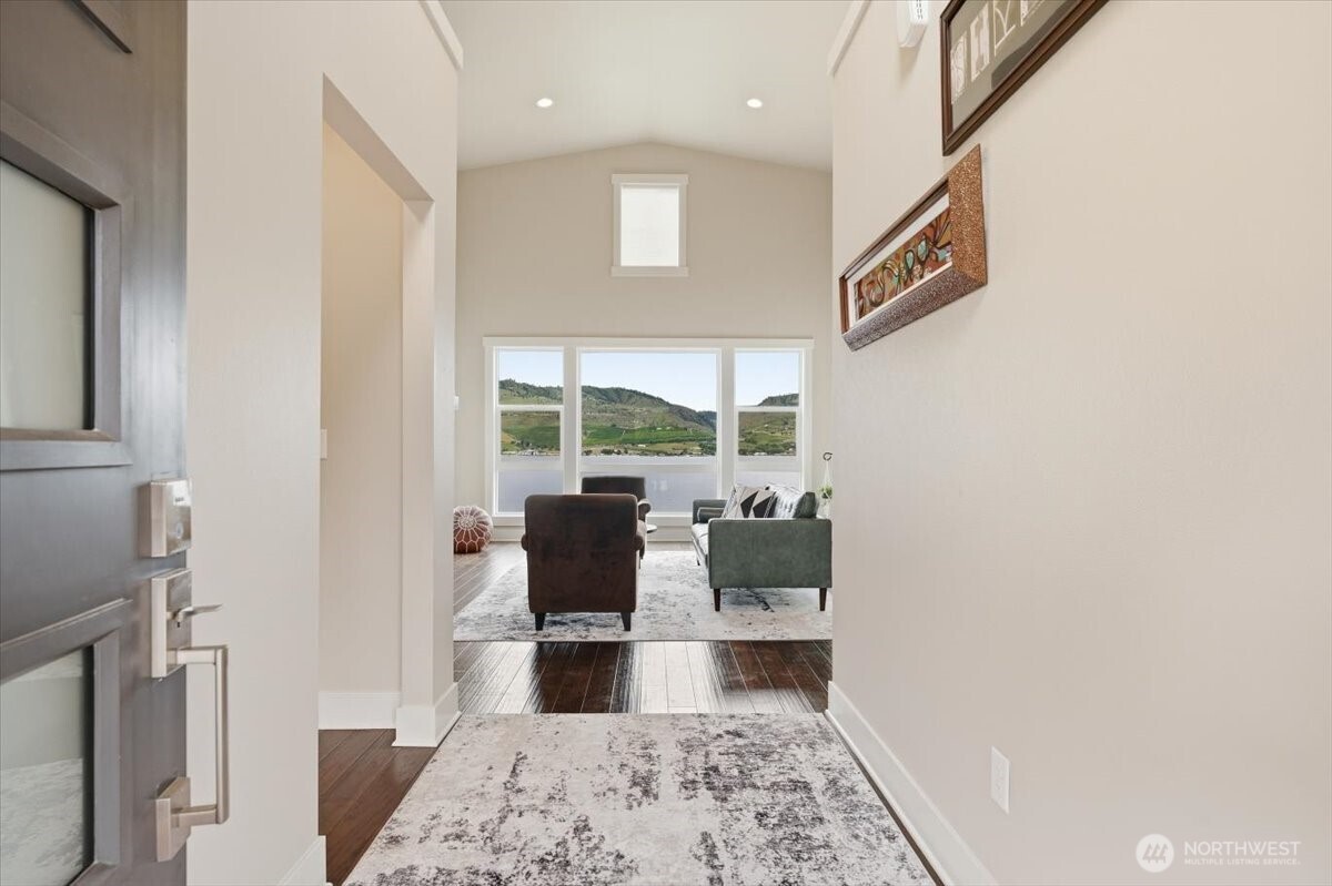 112 Mayer Drive Property Photo 4