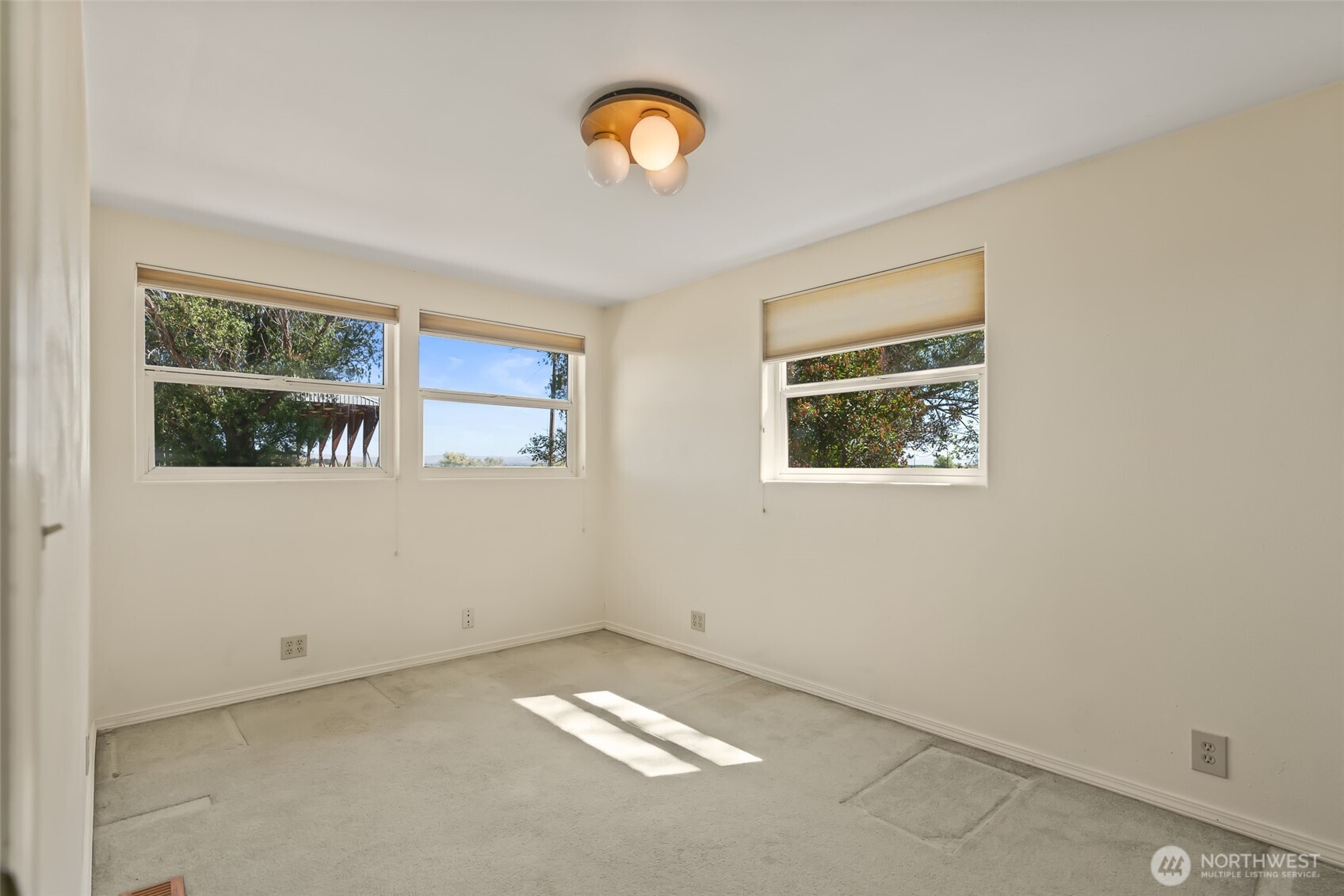 3500 Island Road North Property Photo 7