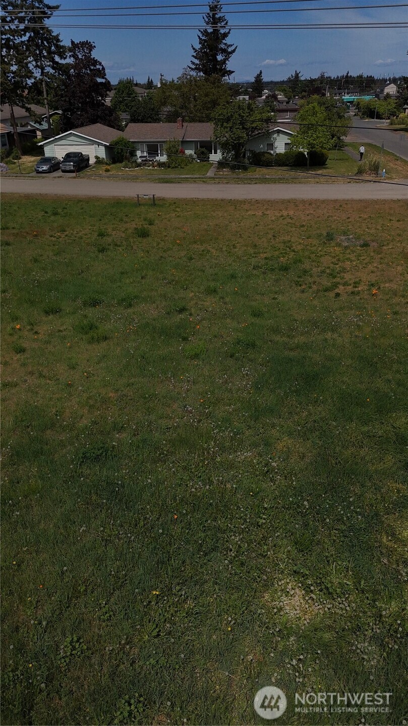 999999 W Maple Street Property Photo 3