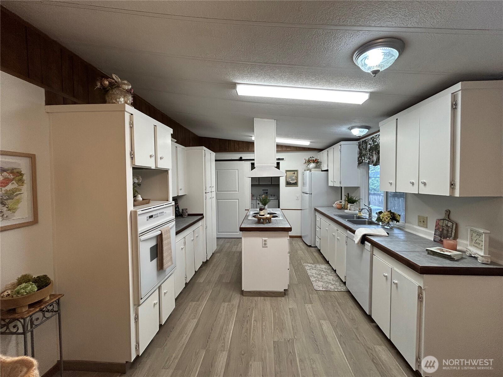 2500 Alder Street 22 Property Photo 8
