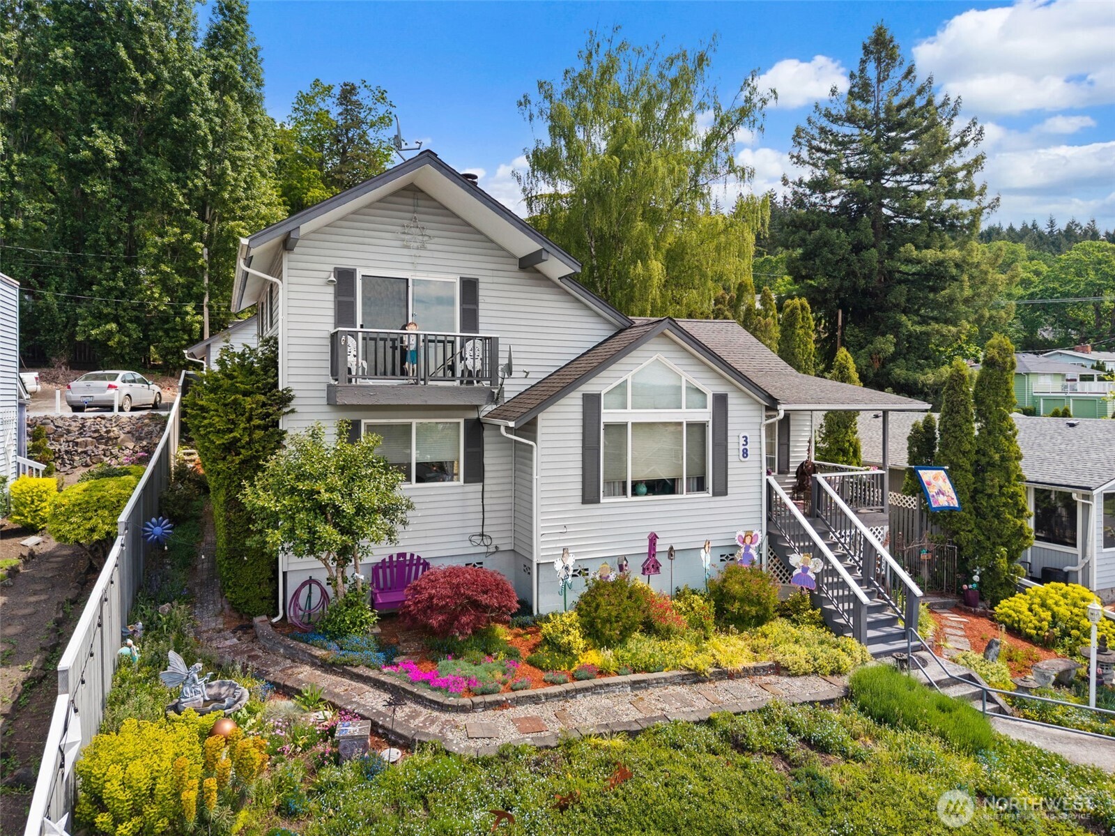 38 SE Washington Avenue Property Photo 1