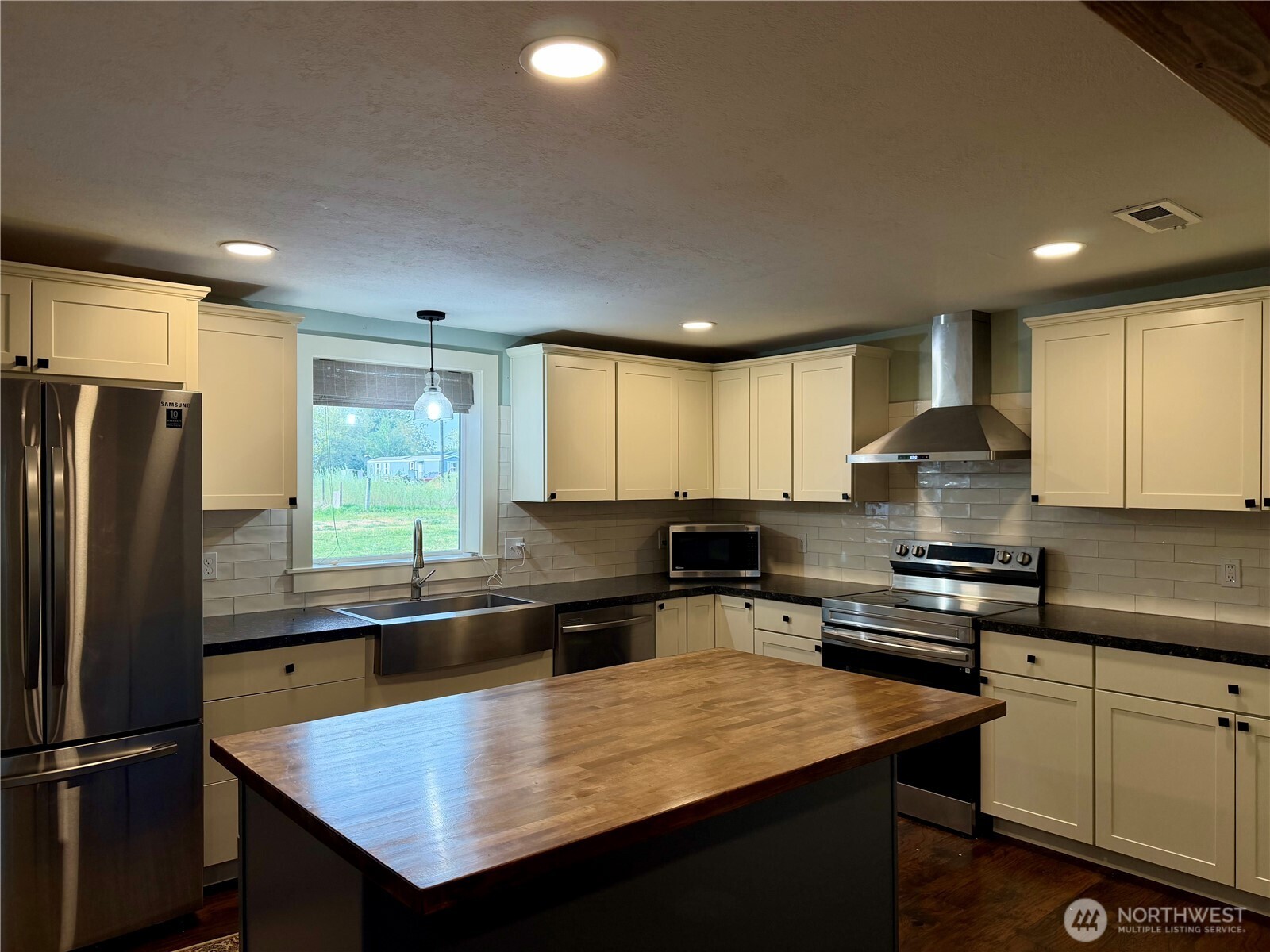 230 Nw Watson Street Property Photo 6