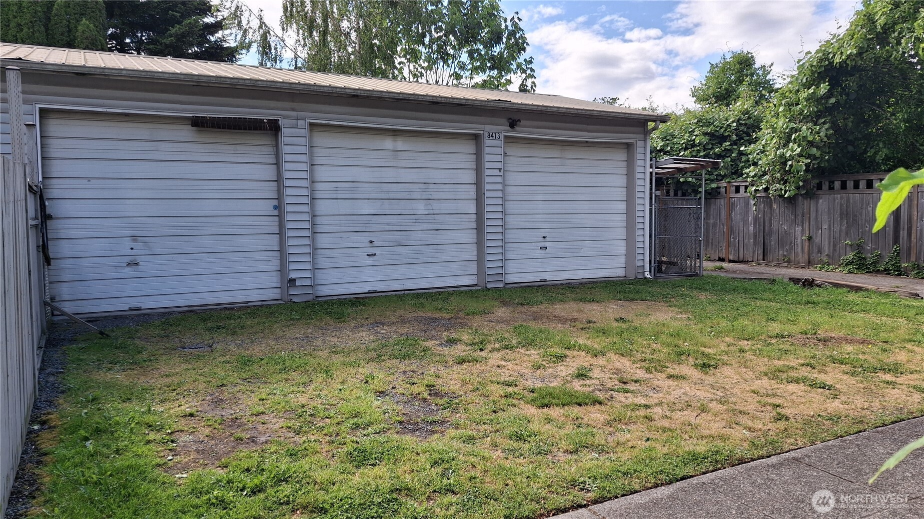 1056 S Sullivan Street Property Photo 4