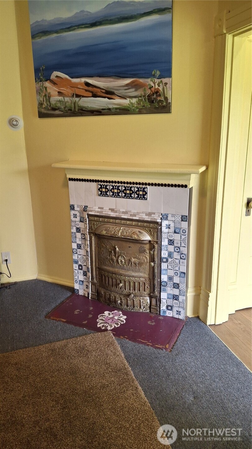 1056 S Sullivan Street Property Photo 6