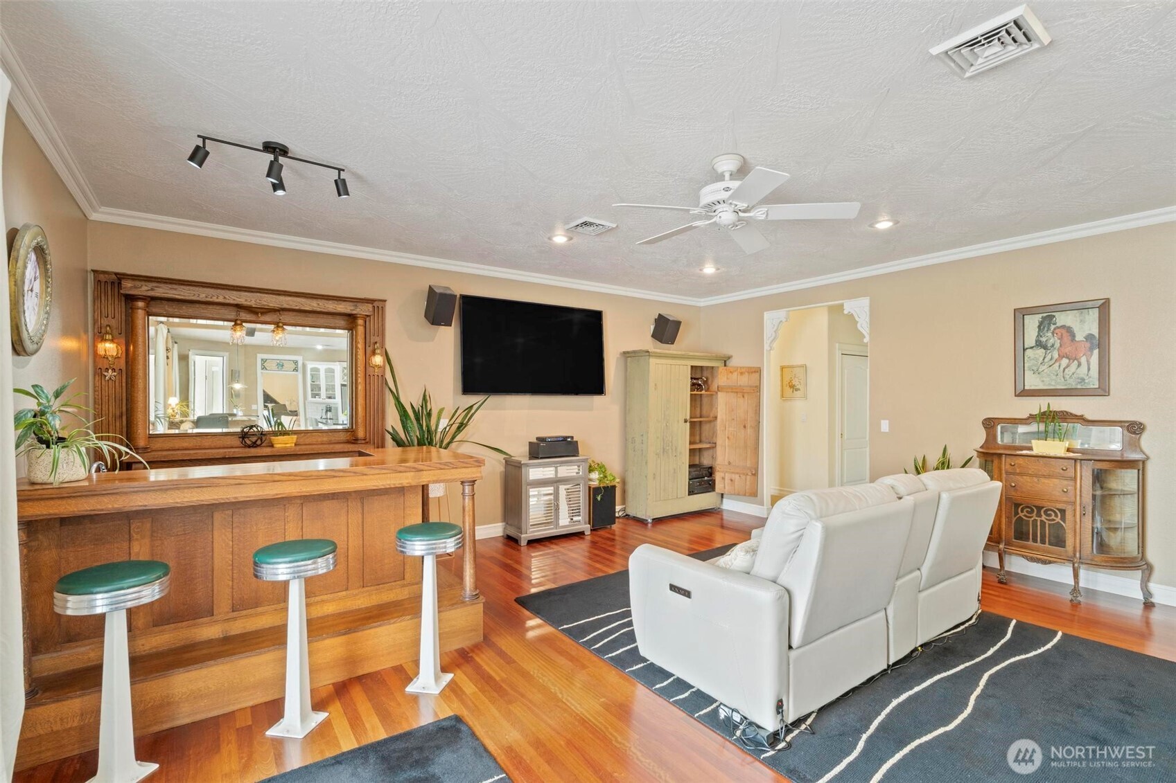 3025 Harrison Avenue Property Photo 20
