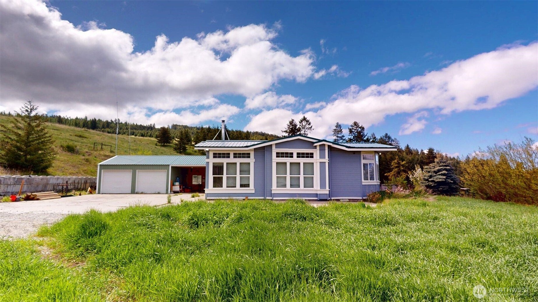 142 Fletcher Rd Property Photo 2