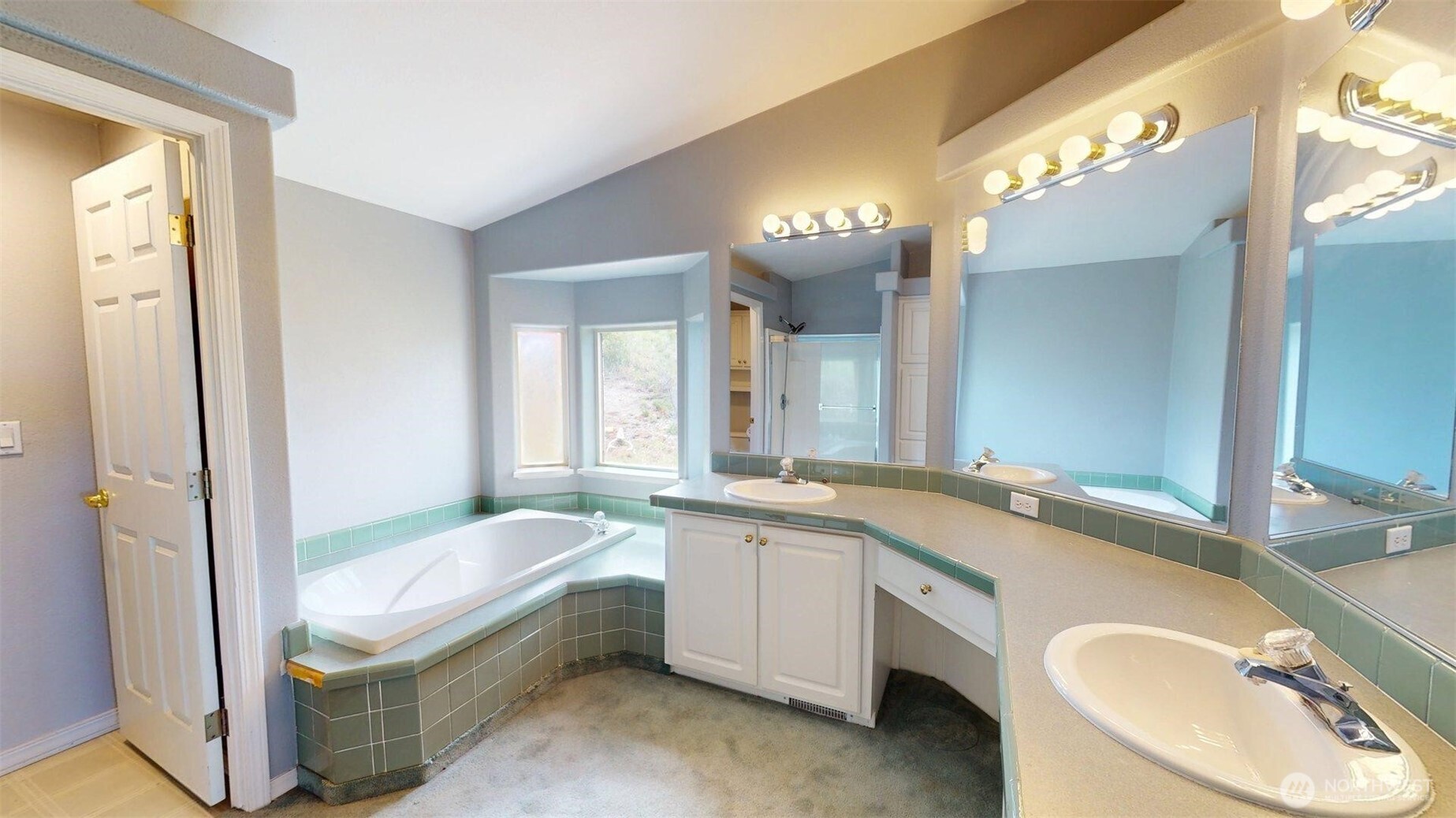 142 Fletcher Rd Property Photo 17