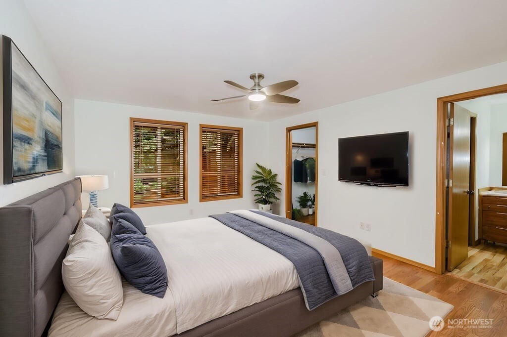 566 E Pointes Drive Property Photo 9