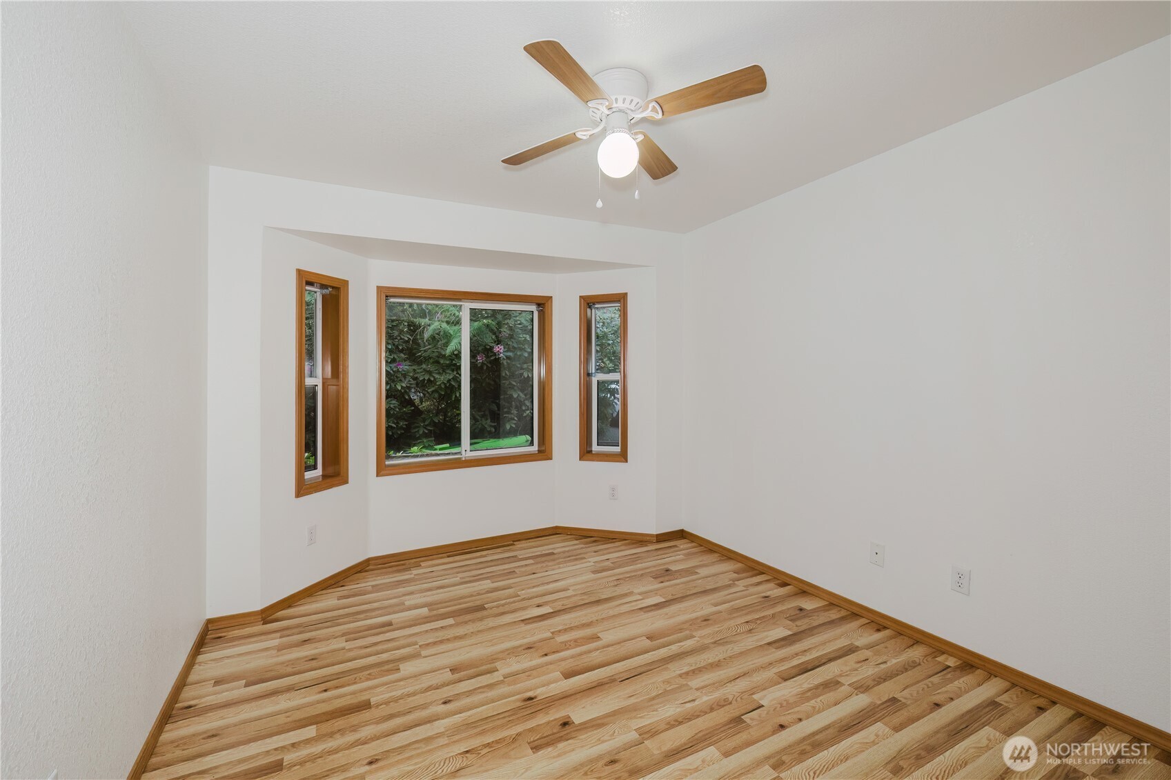 566 E Pointes Drive Property Photo 17