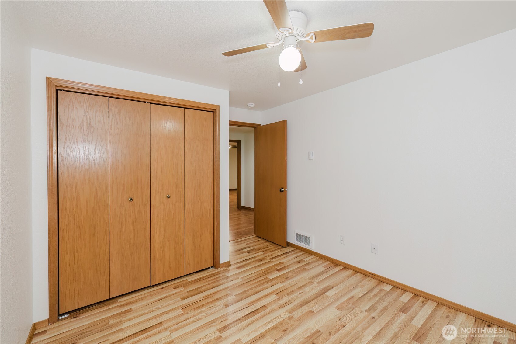 566 E Pointes Drive Property Photo 19