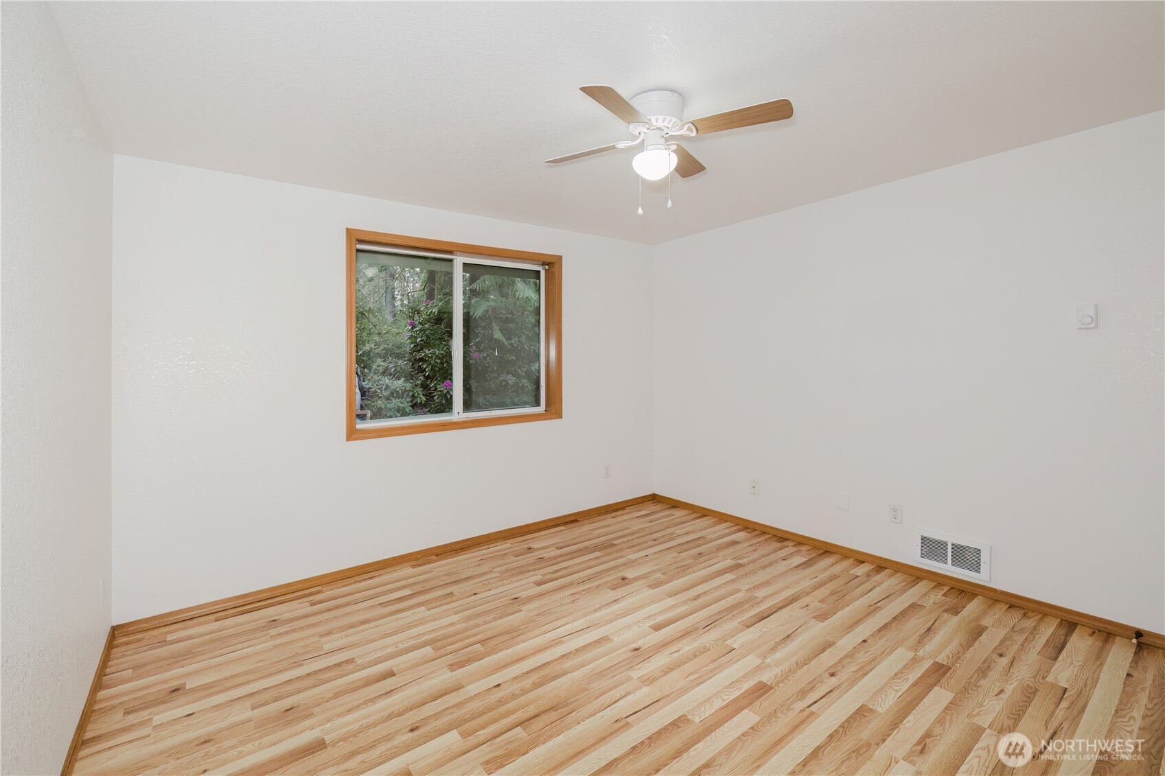 566 E Pointes Drive Property Photo 21