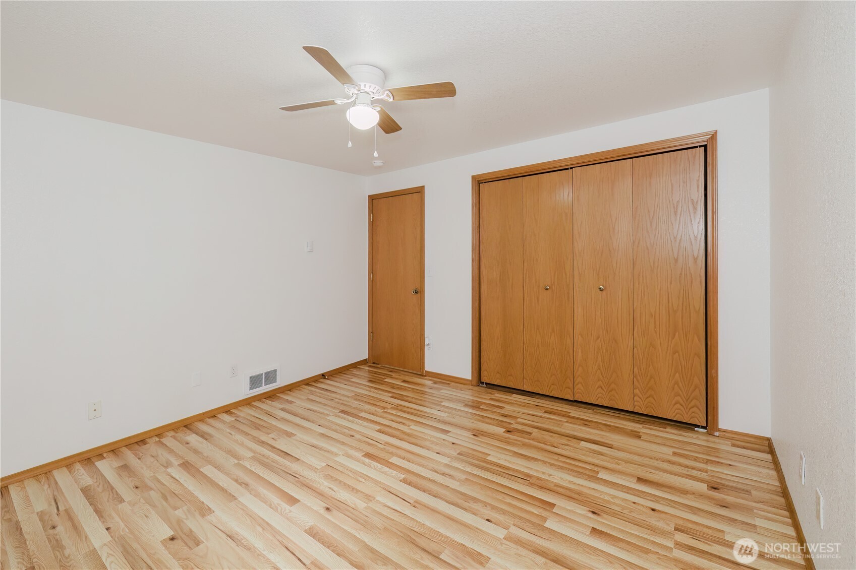 566 E Pointes Drive Property Photo 22