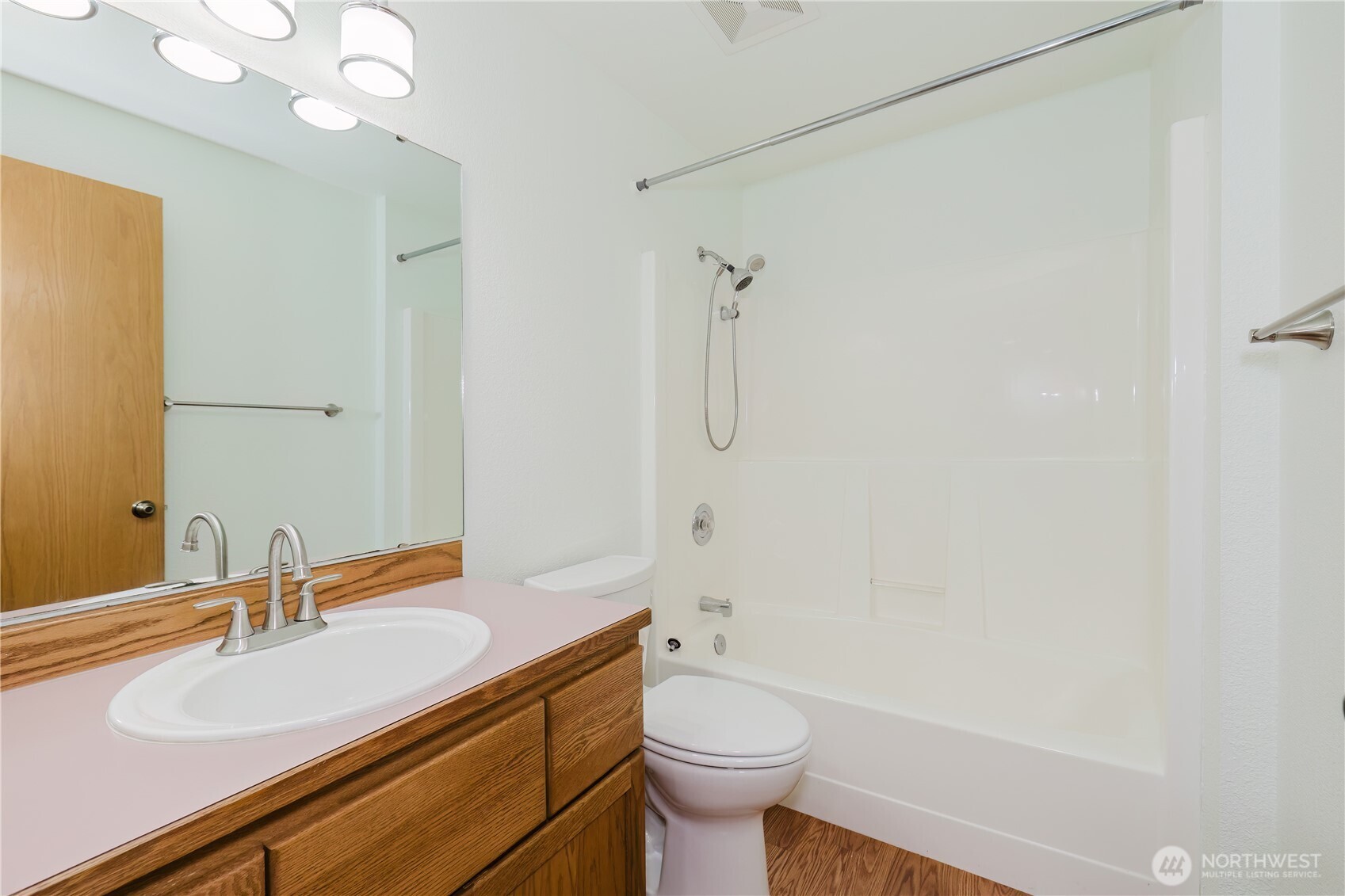 566 E Pointes Drive Property Photo 23