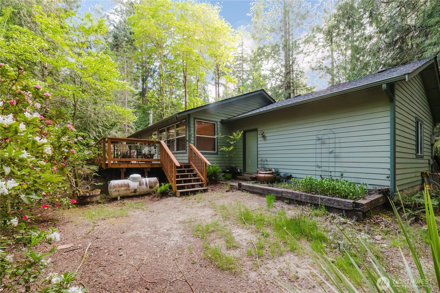 566 E Pointes Drive Property Photo 27