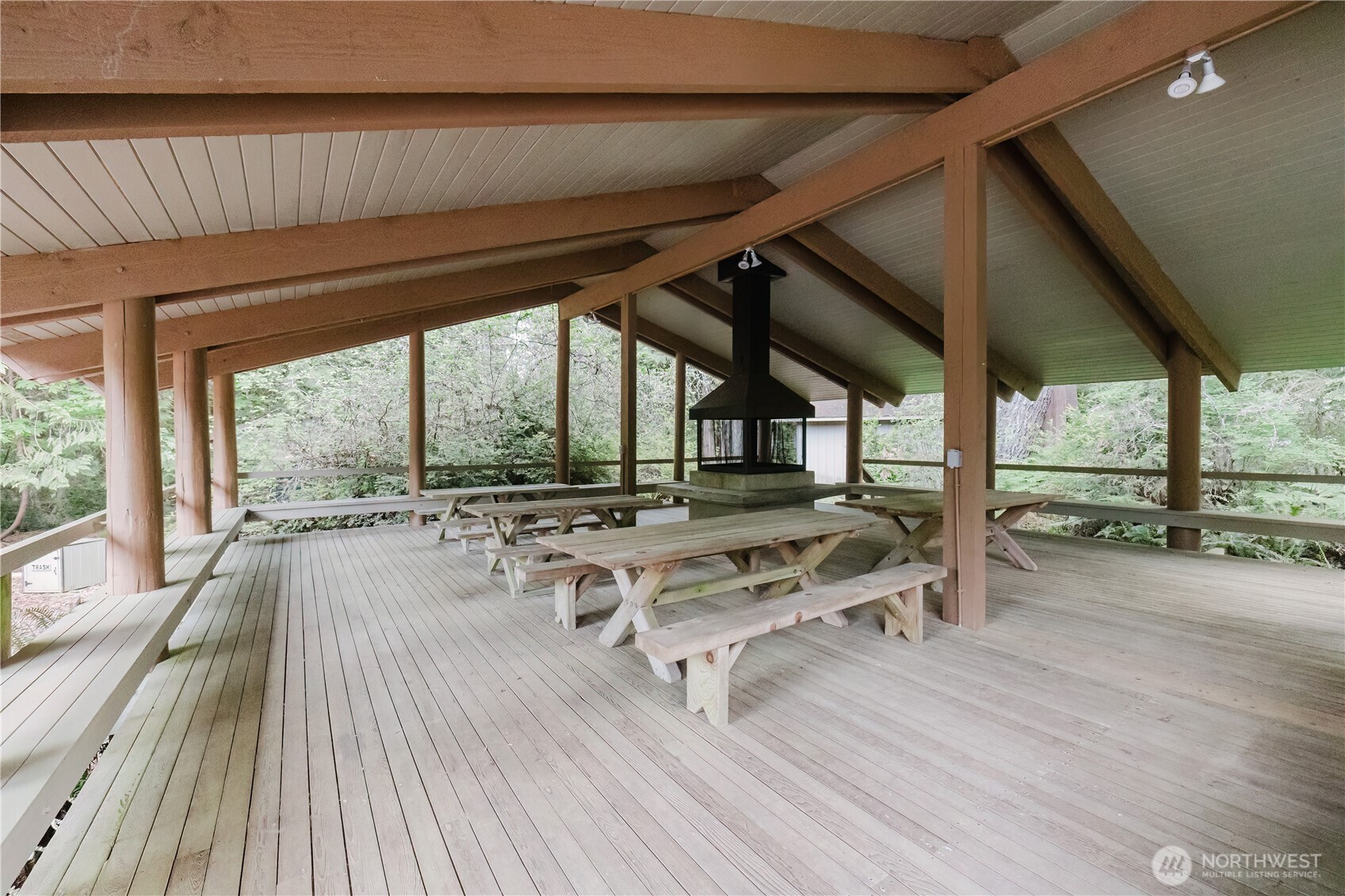 566 E Pointes Drive Property Photo 36