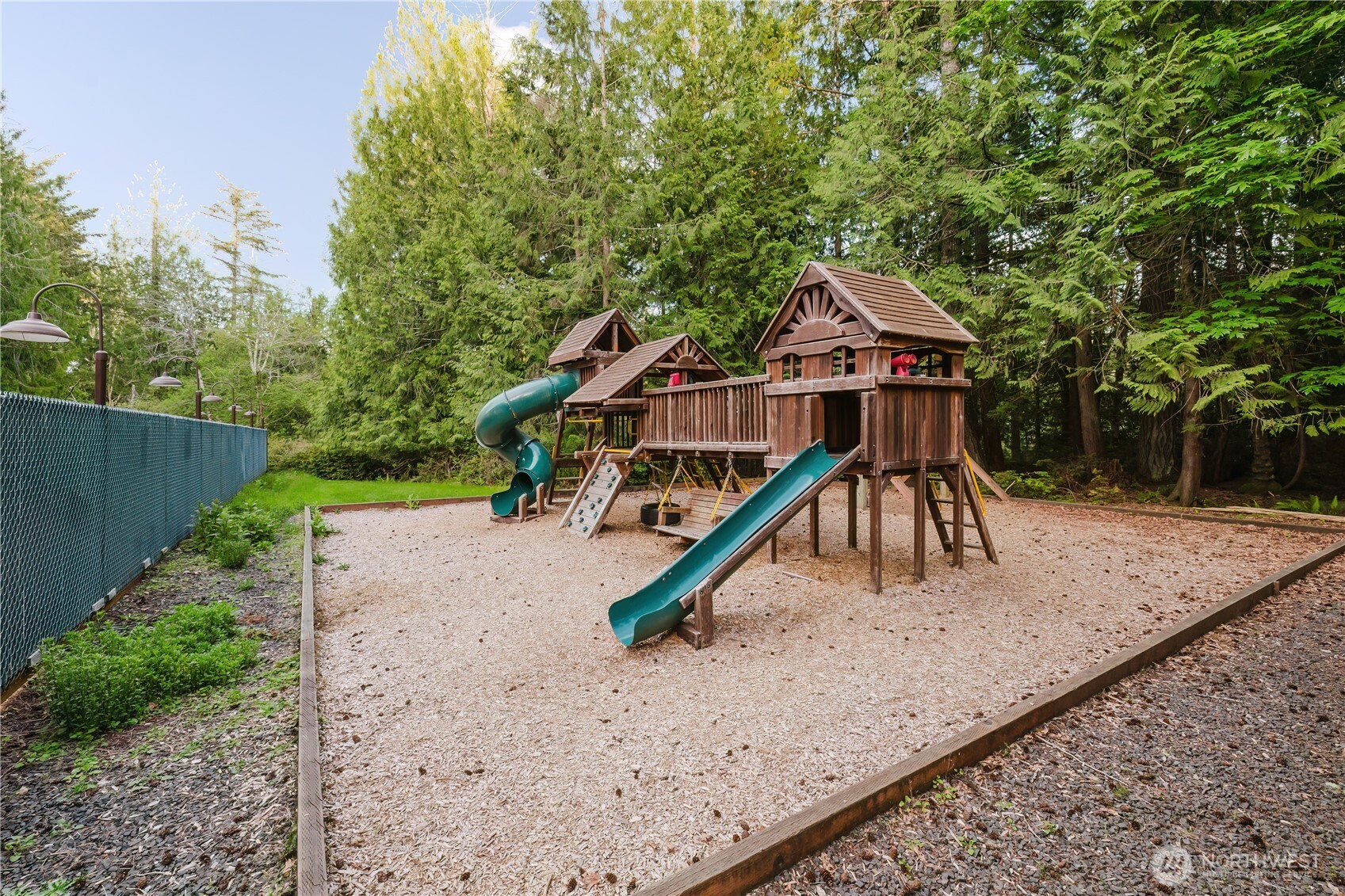 566 E Pointes Drive Property Photo 37
