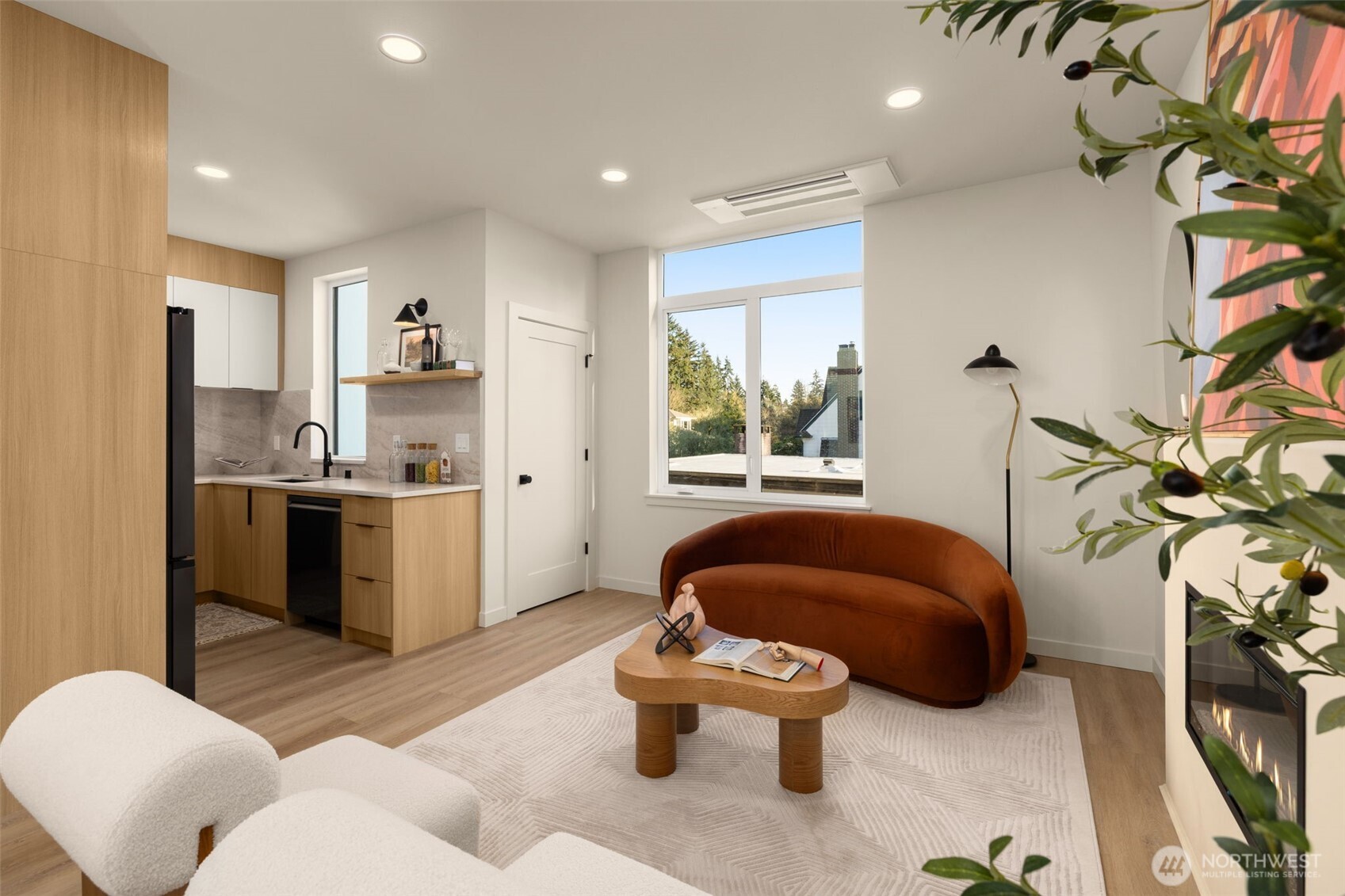 14033 Densmore Avenue Property Photo 6