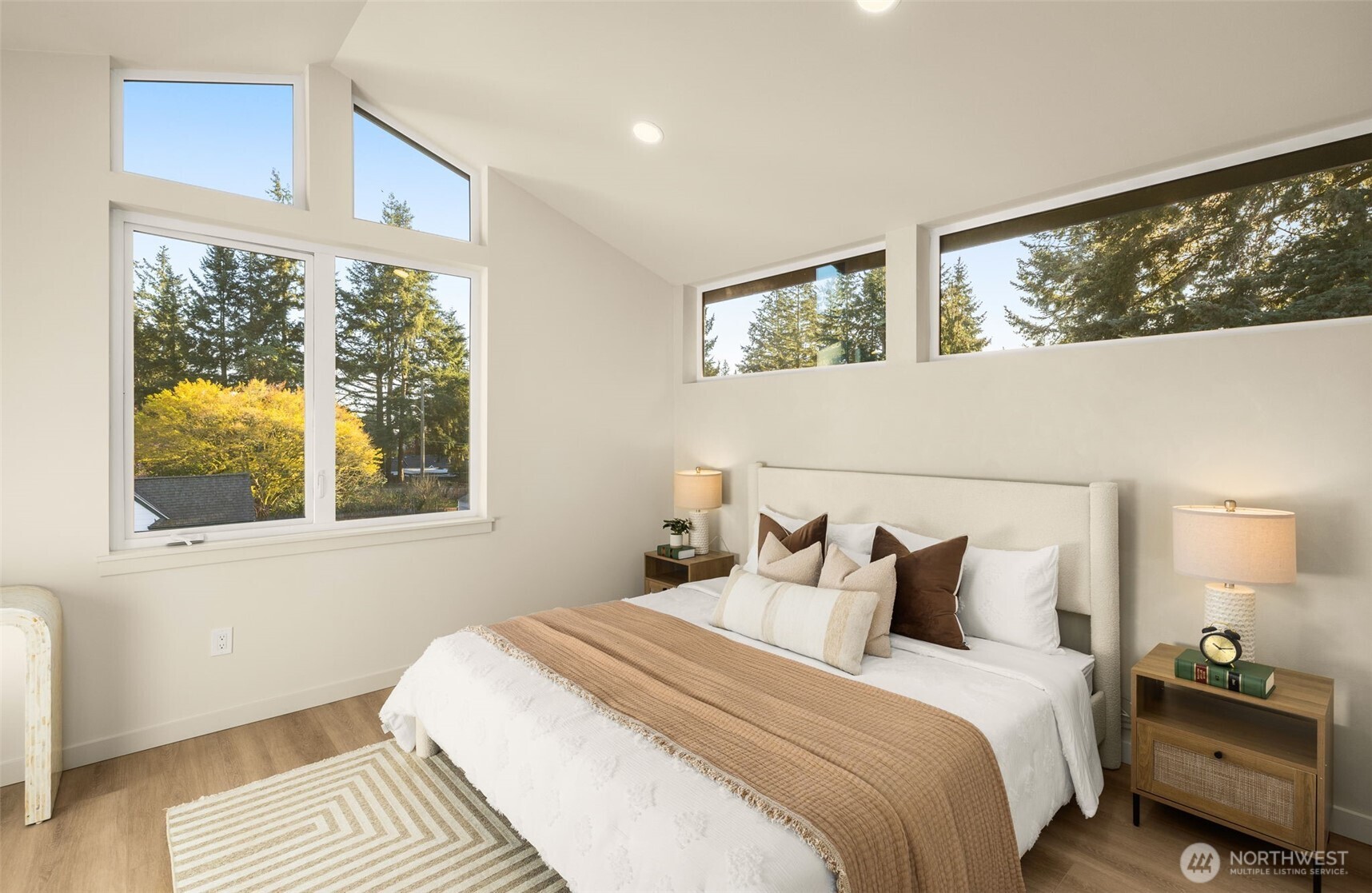 14033 Densmore Avenue Property Photo 9