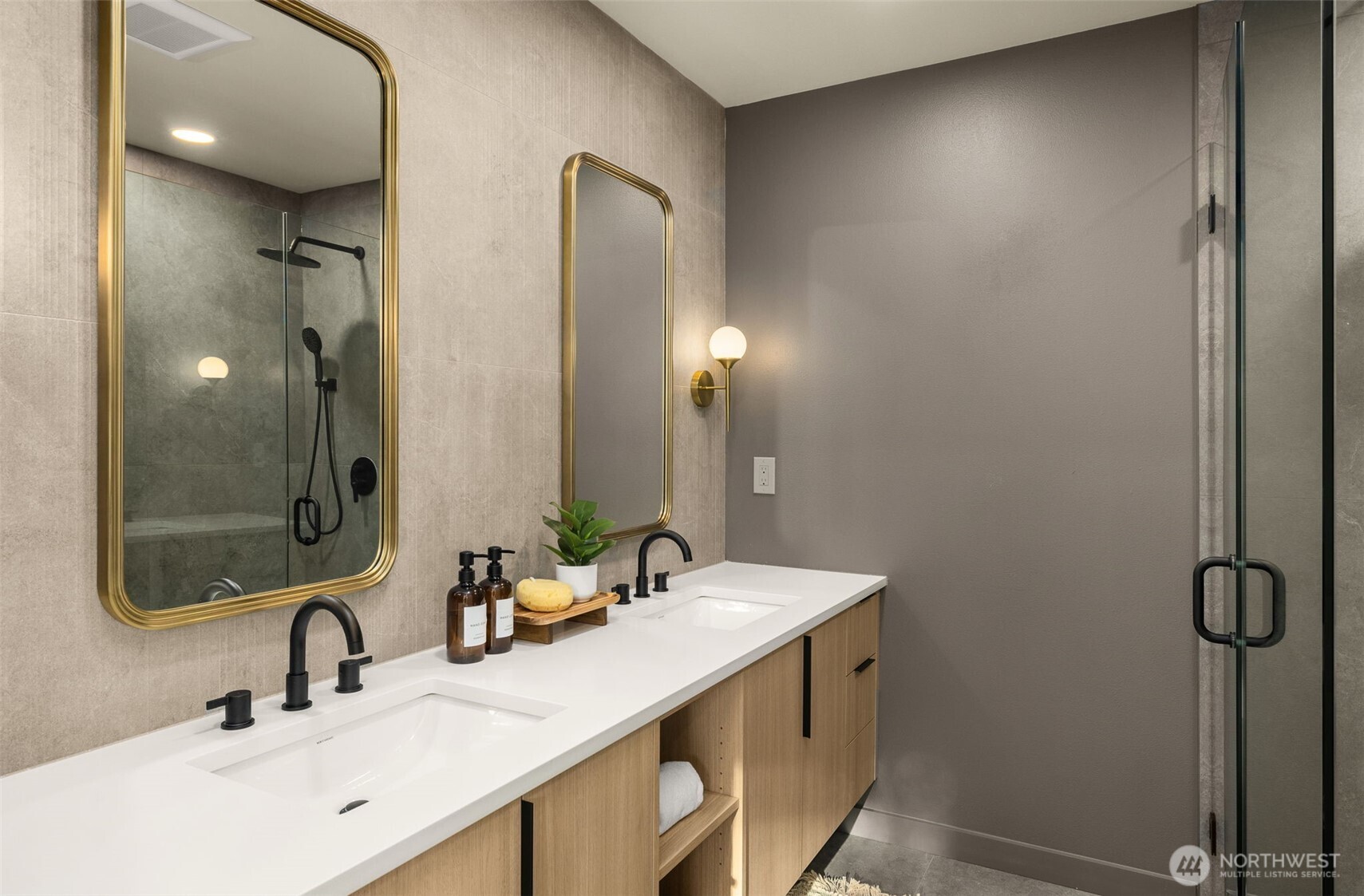14033 Densmore Avenue Property Photo 12