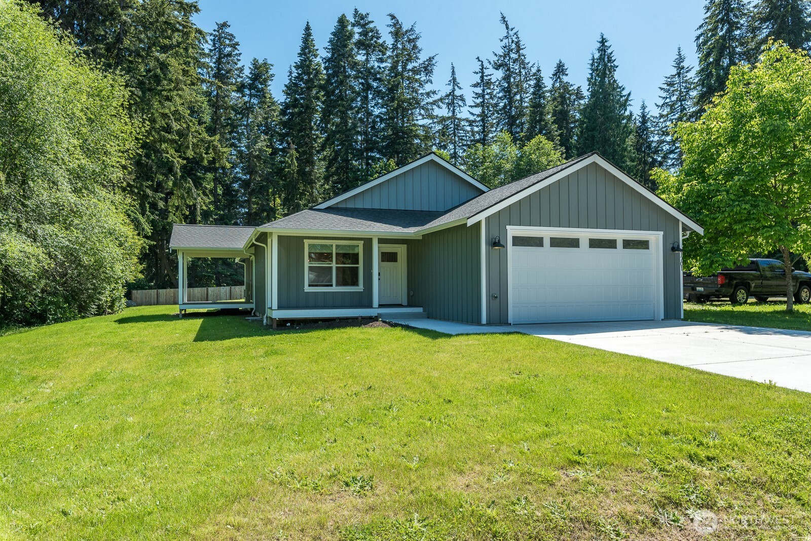 1701 Hemlock Drive Property Photo 1
