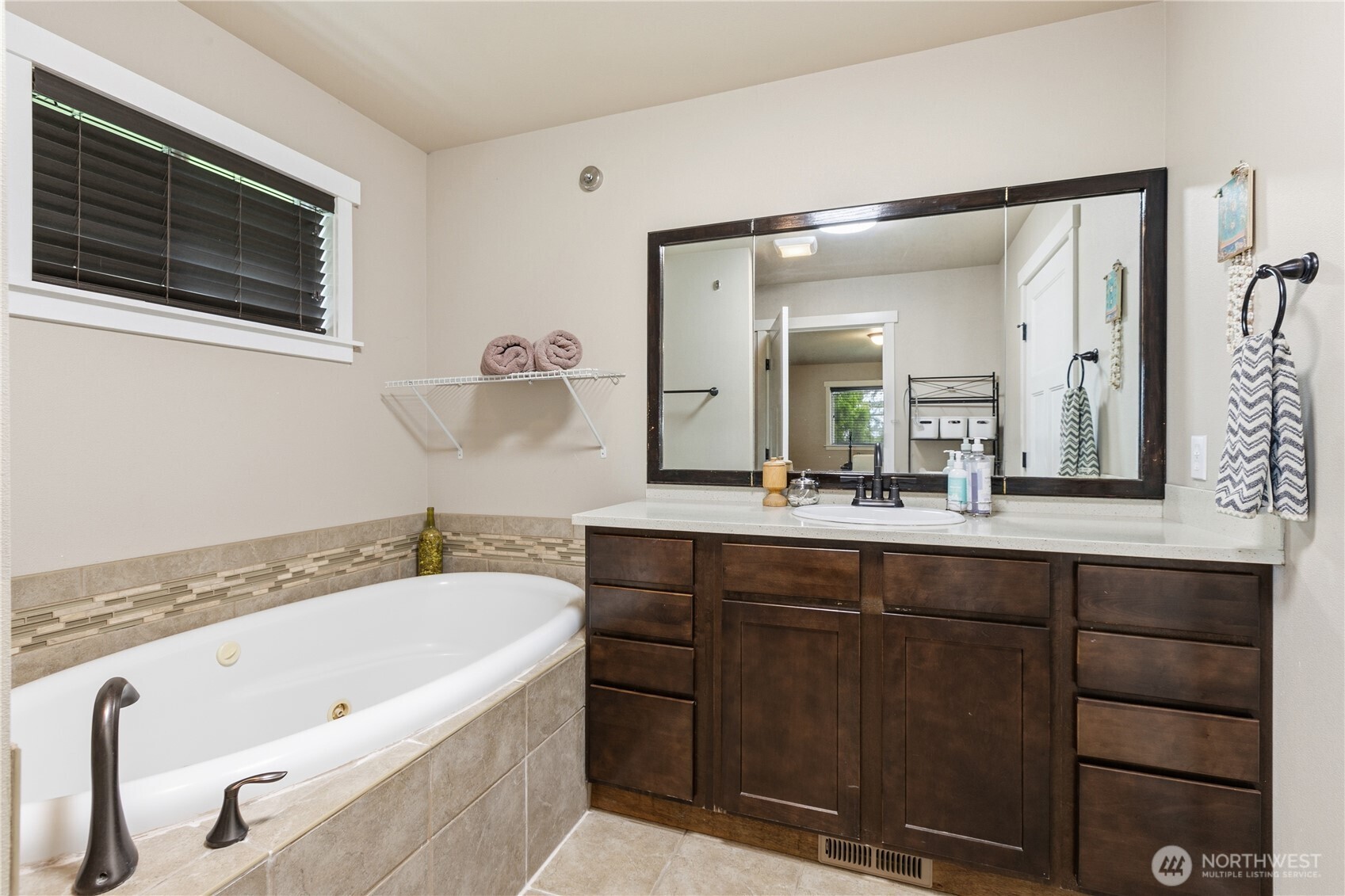 3650 E Badger Road Property Photo 12