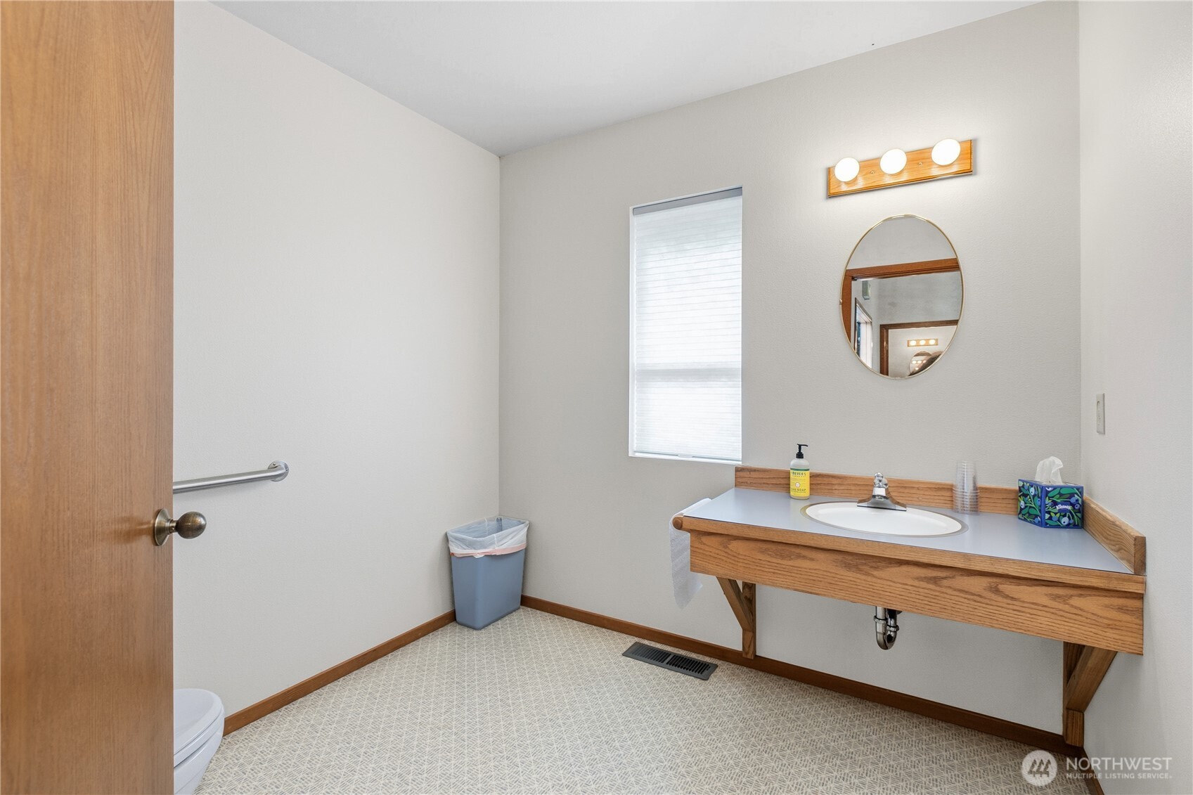 3650 E Badger Road Property Photo 29