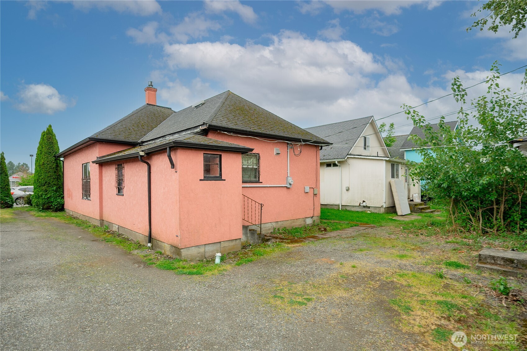 2058 2060 Main Street Property Photo 6