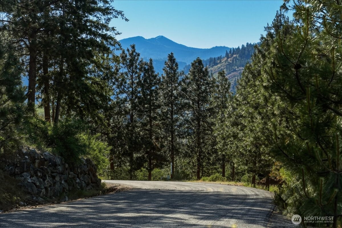 7376 Ridgeview Drive Property Photo 8