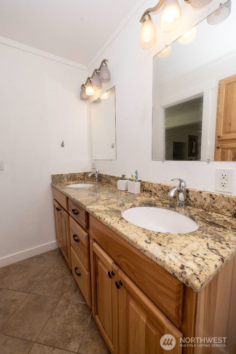 16704 3rd Drive Property Photo 13
