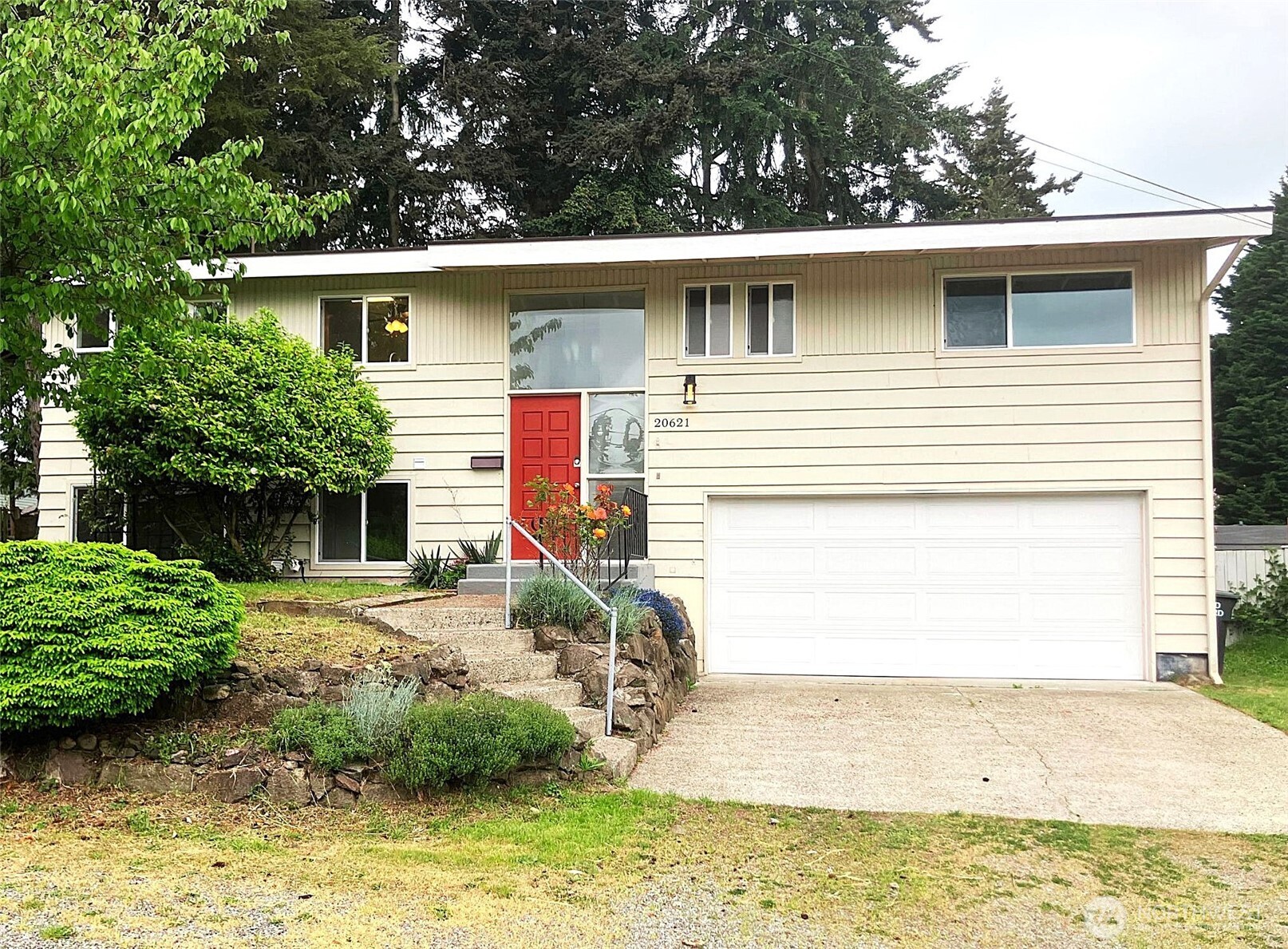20621 5th Avenue Property Photo 1