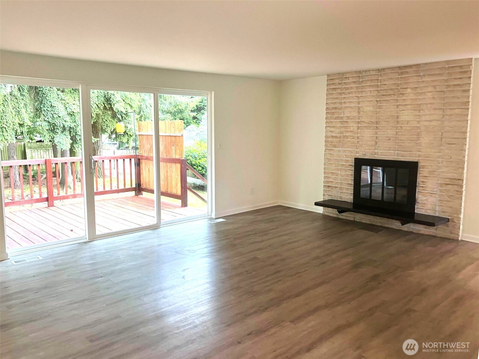 20621 5th Avenue Property Photo 5