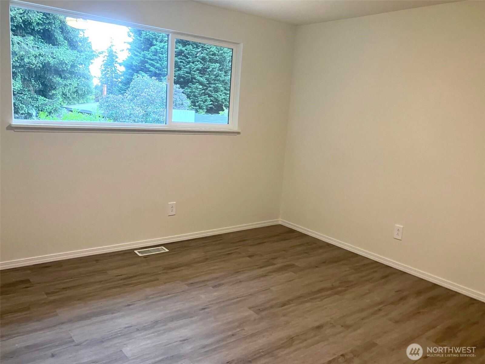 20621 5th Avenue Property Photo 9
