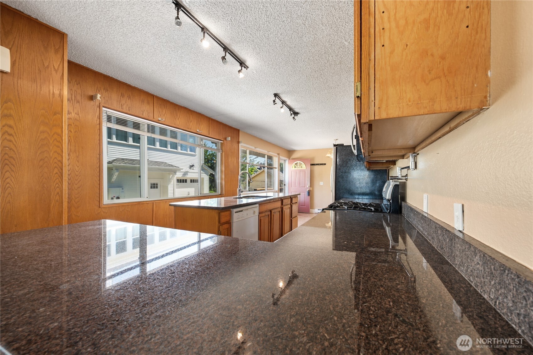932 Third Street Property Photo 6