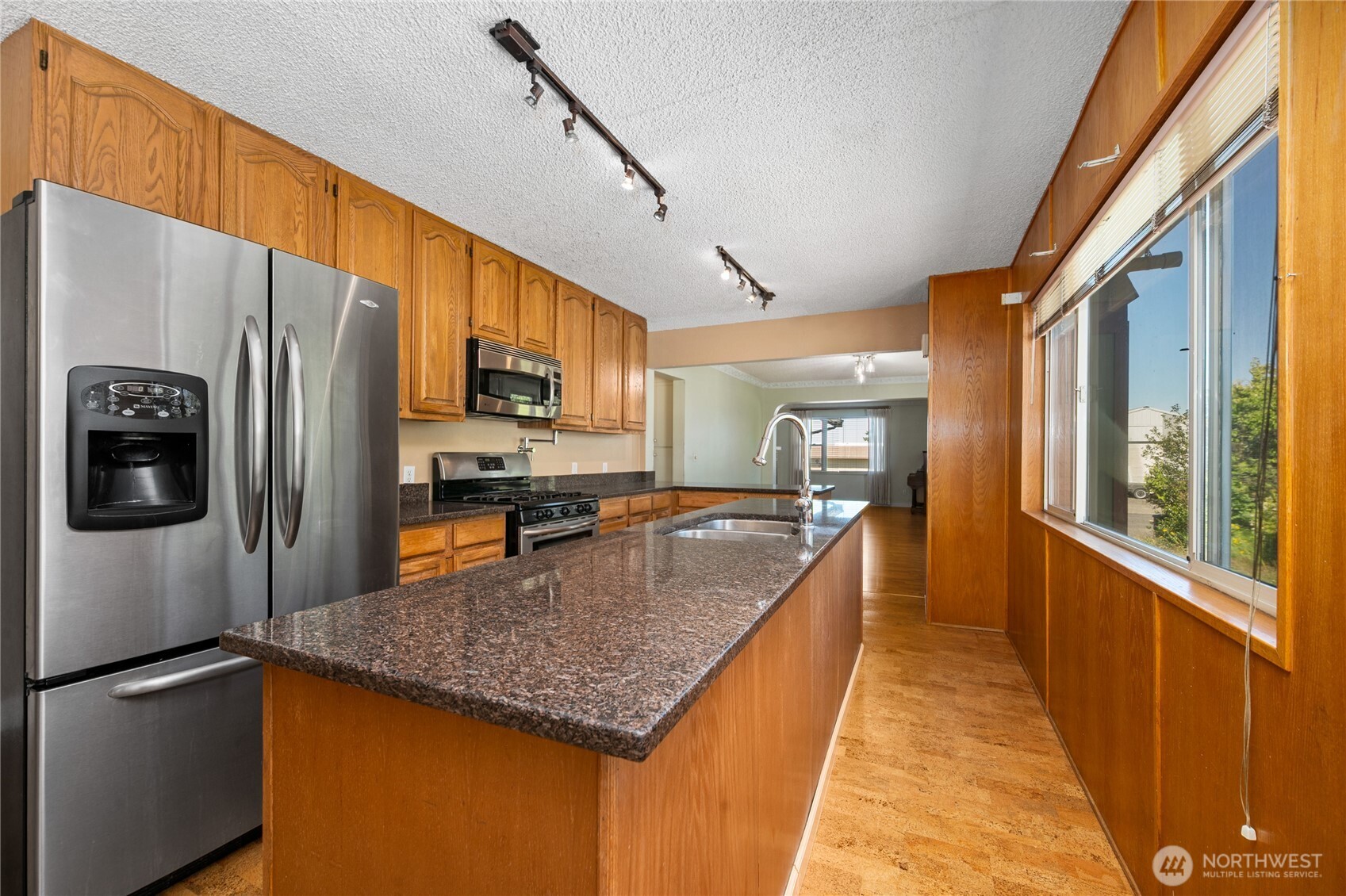 932 Third Street Property Photo 7