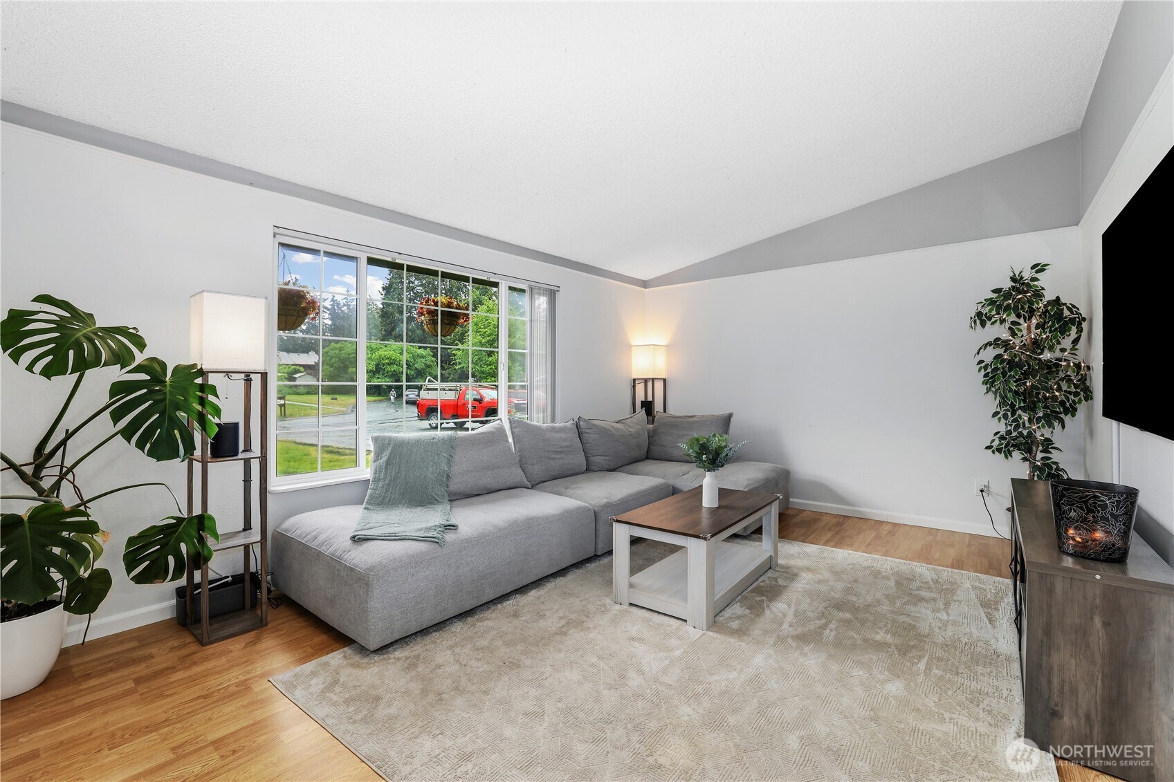 16602 10th Avenue Property Photo 3