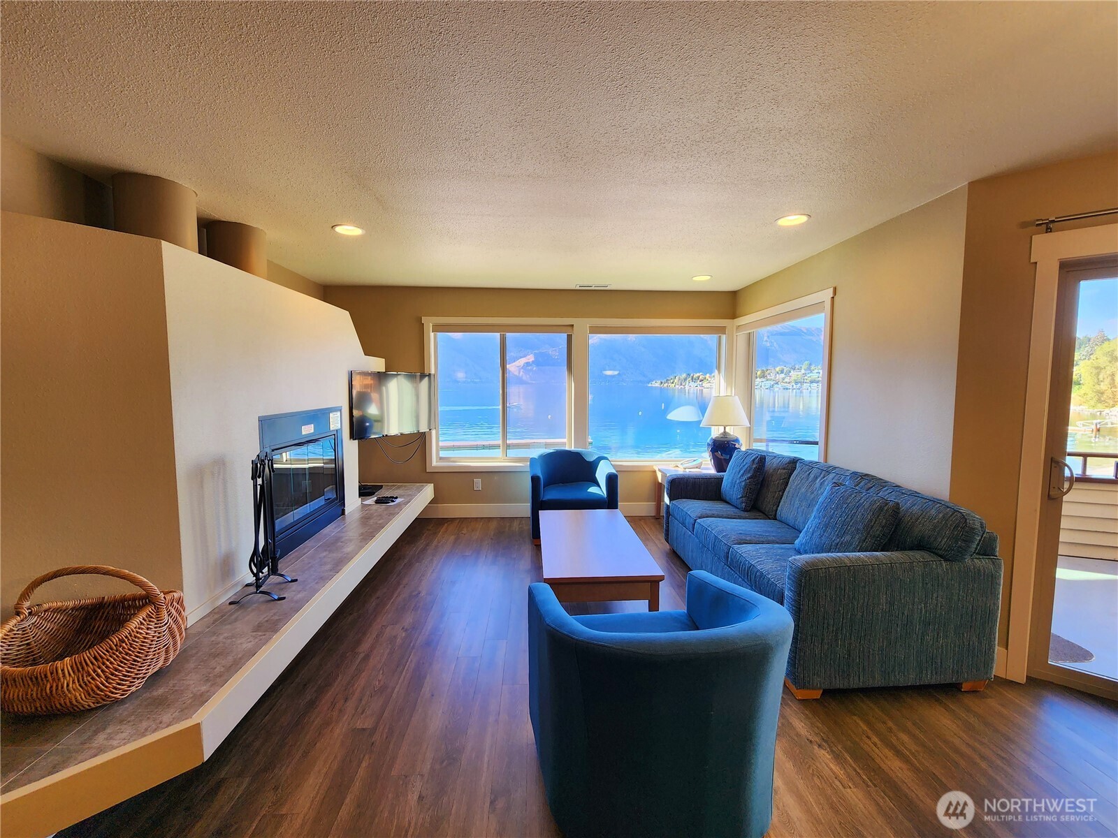 1 Lakeside 717-P Property Photo 1