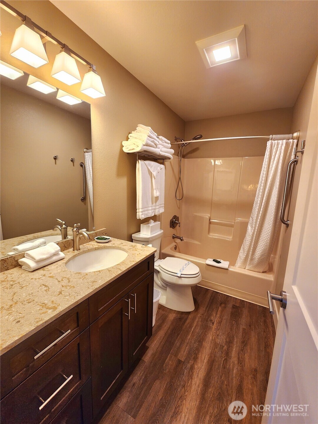 1 Lakeside 717-p Property Photo 13