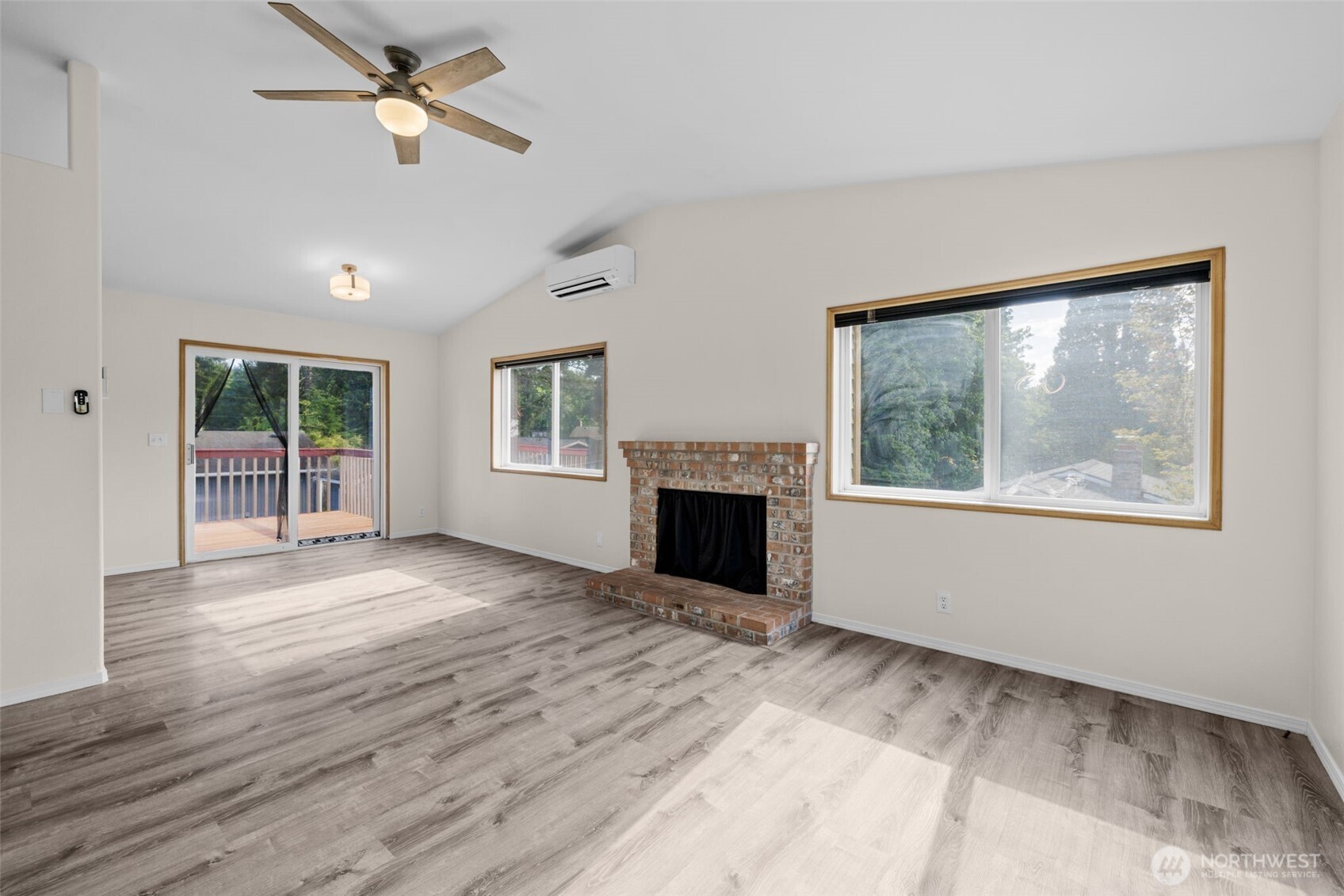 2233 Nw Clinton Avenue Property Photo 6
