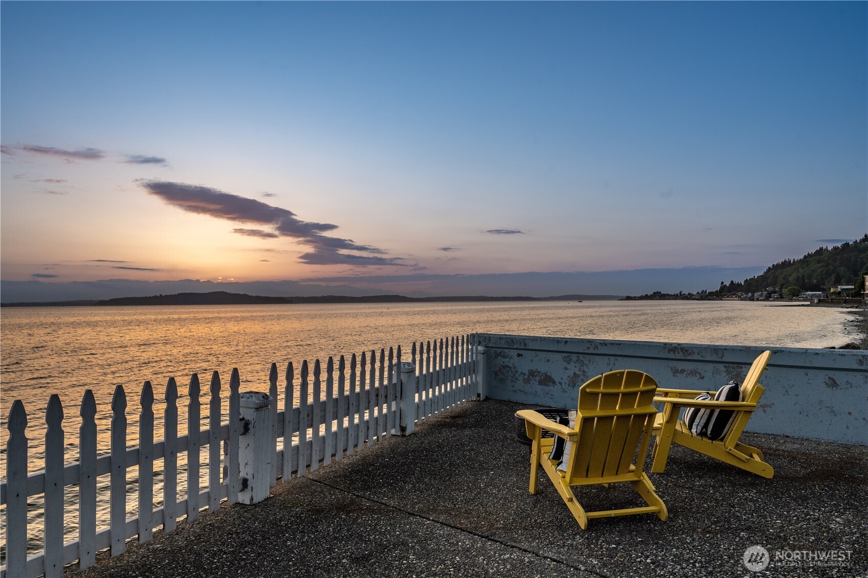 5637 Beach Drive Property Photo 6