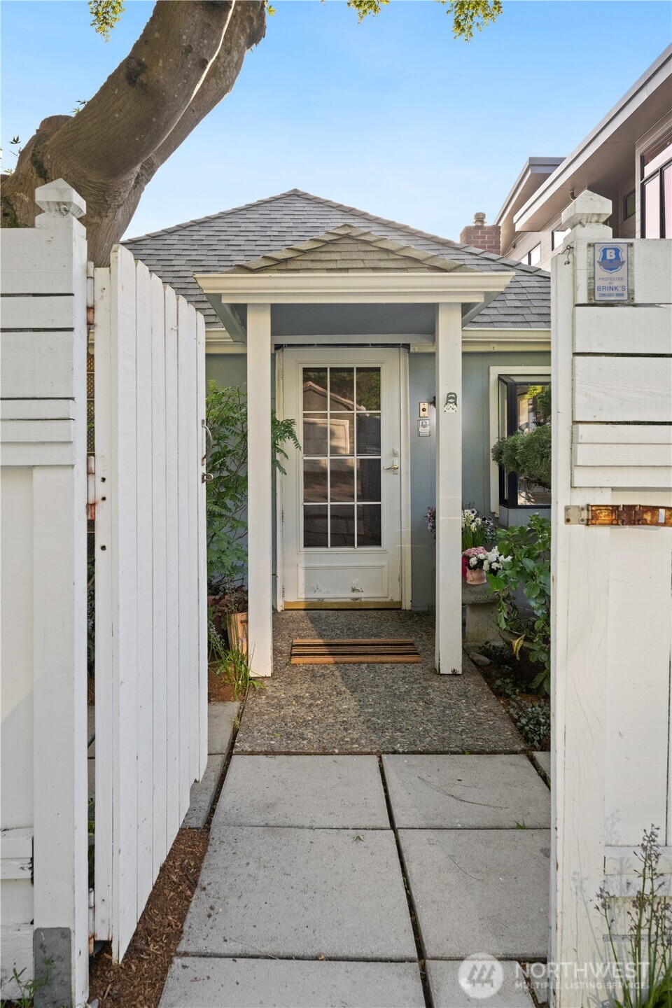 5637 Beach Drive Property Photo 9