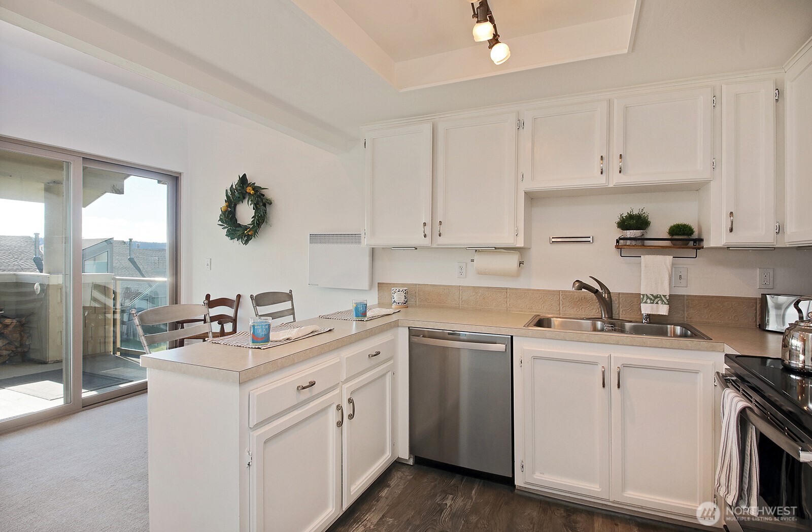 816 Old Beach Road 203 Property Photo 17