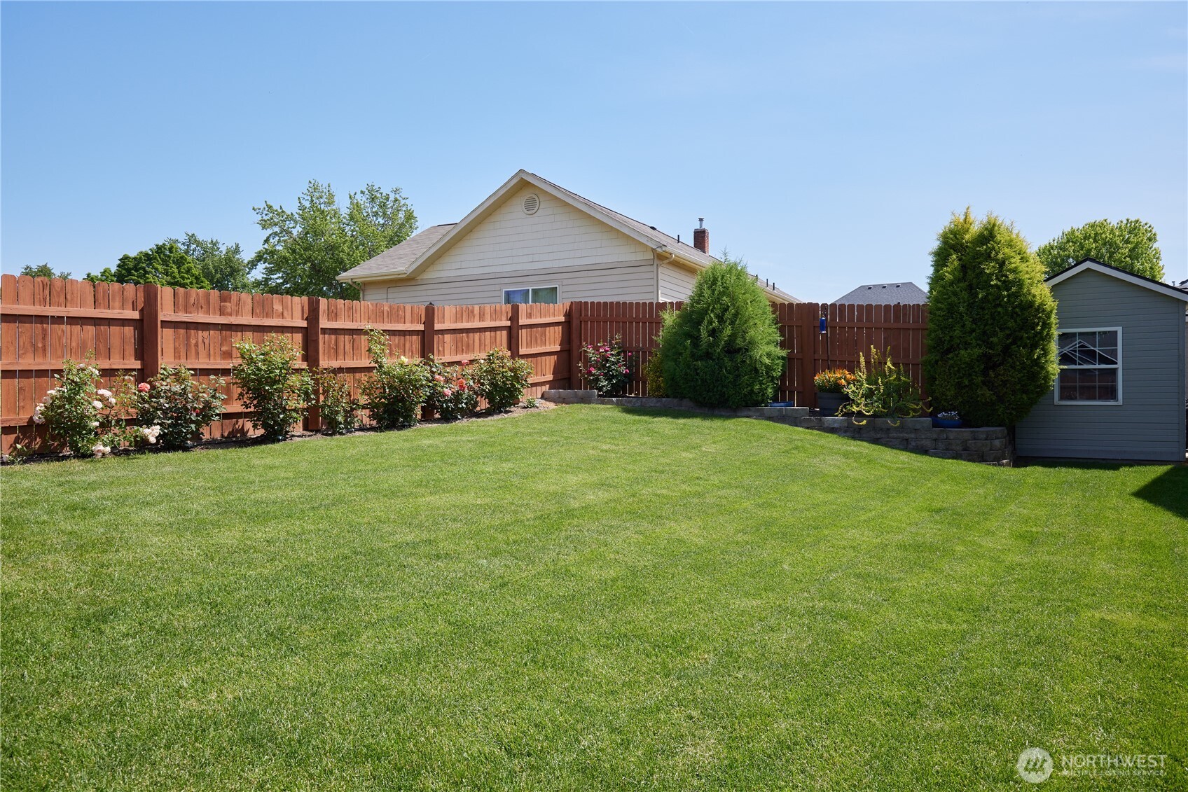 519 Se Mockingbird Drive Property Photo 35