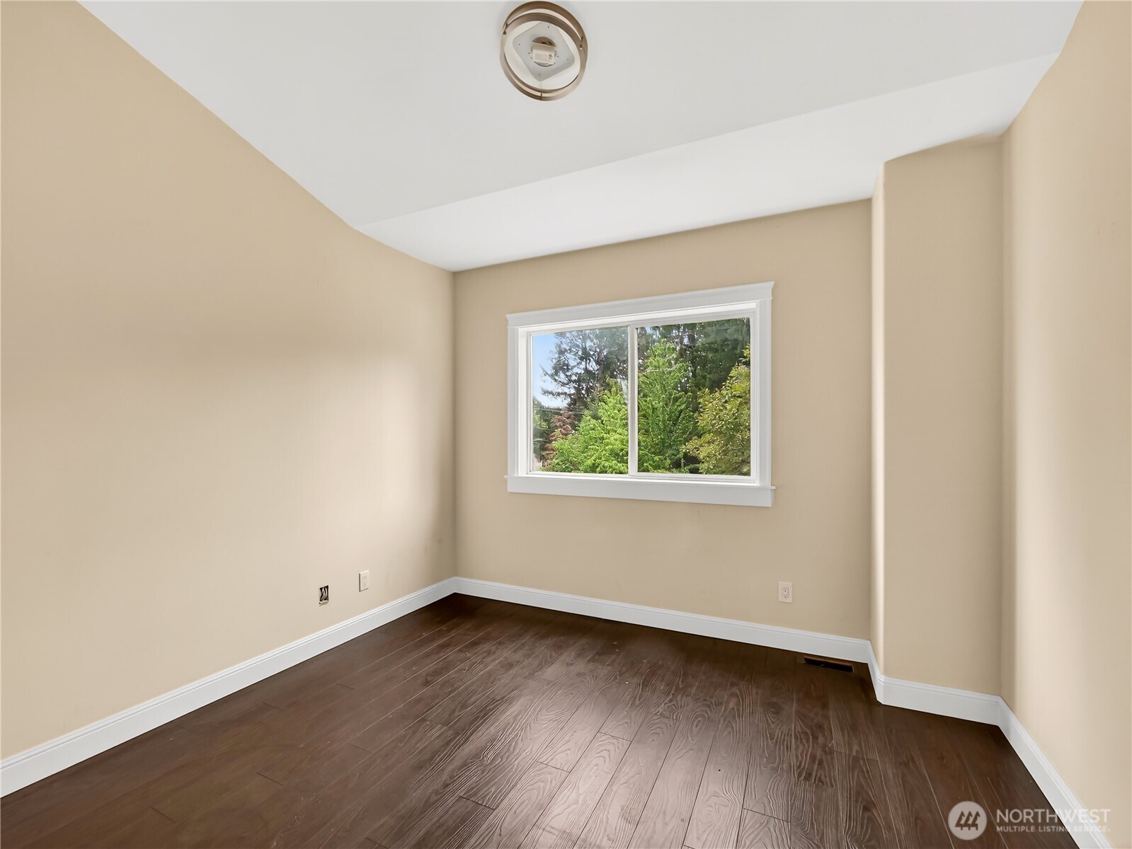 19323 22nd Avenue Property Photo 11