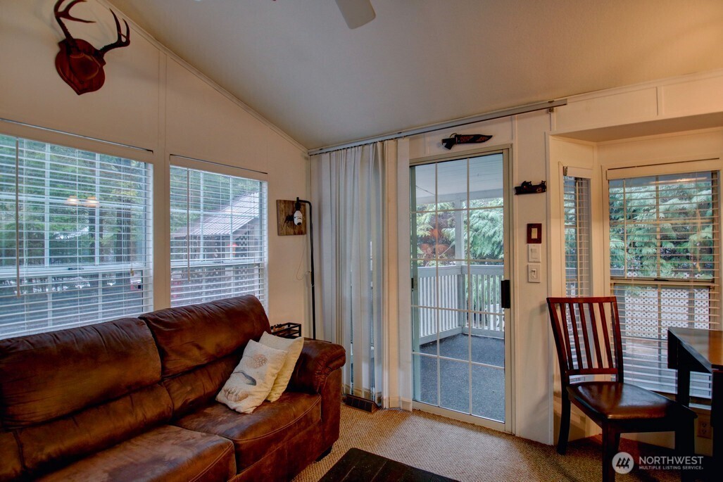 35 Branch Circle Property Photo 6