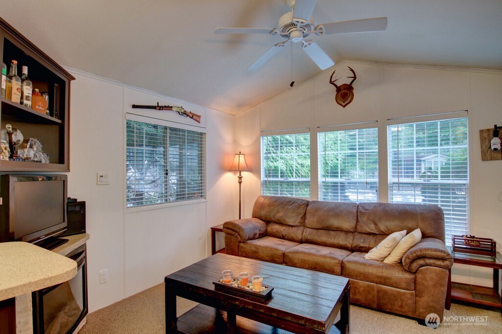 35 Branch Circle Property Photo 9