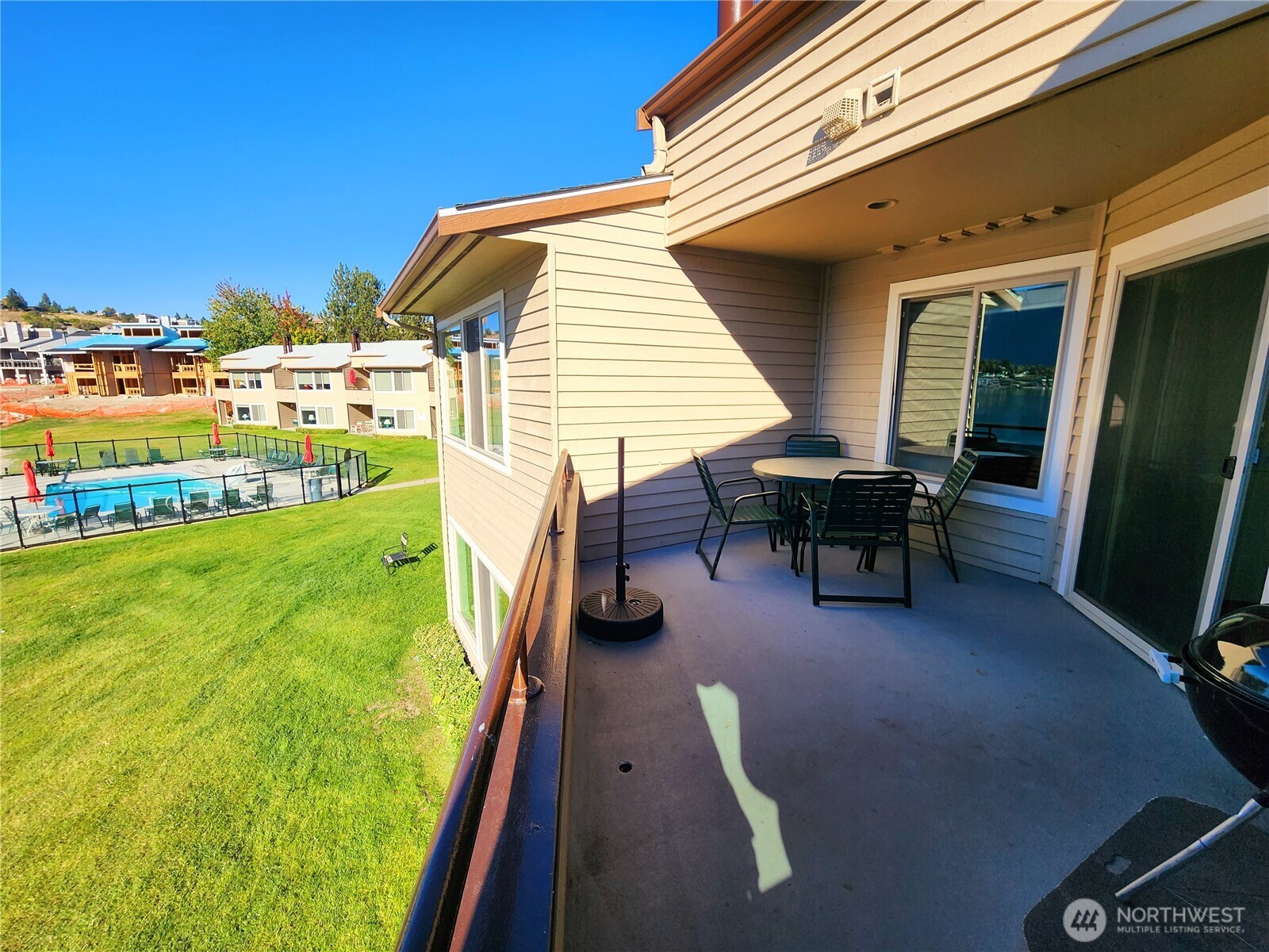 1 Lakeside 717-m Property Photo 5